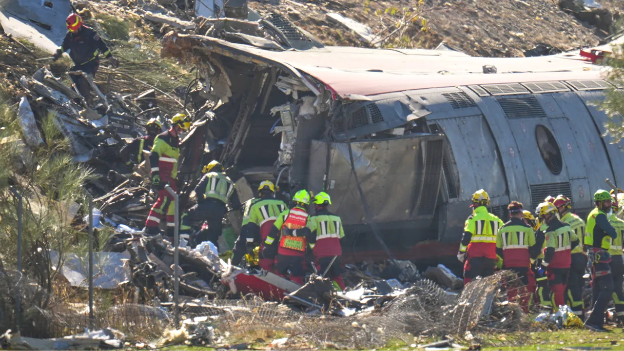 Emergency services work at the scene of a collision between two trains in Urda, Spain, Wednesday, Oct. 28, 2026. (AP Photo/Manu Fernandez)