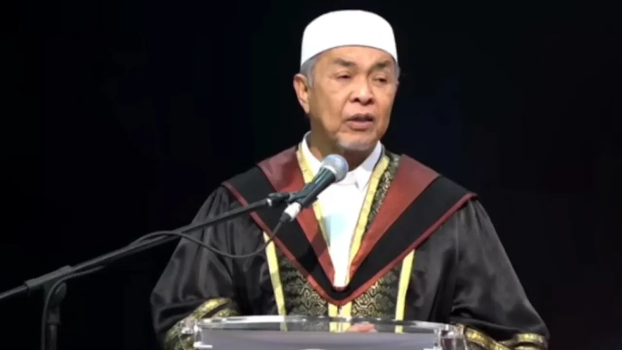 BANGI, 10 Okt (Bernama) -- Graduan tahfiz perlu diberi laluan lebih luas untuk melanjutkan pengajian dan menceburi bidang profesional seperti teknologi, kejuruteraan dan perubatan selaras keperluan pembangunan modal insan negara dan perubahan dunia pekerjaan, kata Timbalan Perdana Menteri Datuk Seri Dr Ahmad Zahid Hamidi. kredit: FB German-Malaysian Institute
