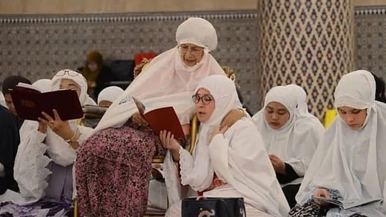 Tun Hasmah Tunku Azizah Aminah_Istana Negara