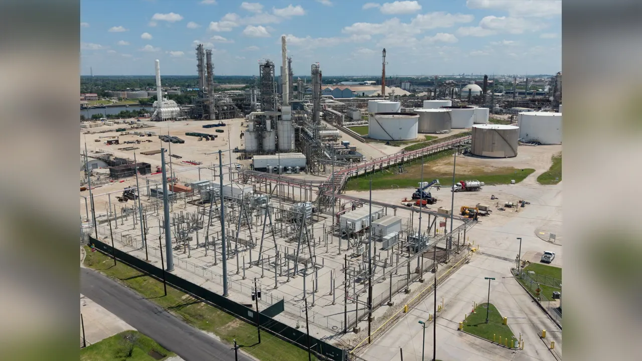 A drone view shows the Valero Houston Refinery in Pasadena outside of Houston, Texas, U.S., May 12, 2026. REUTERS/Shahrzad Rasekh/File Photo