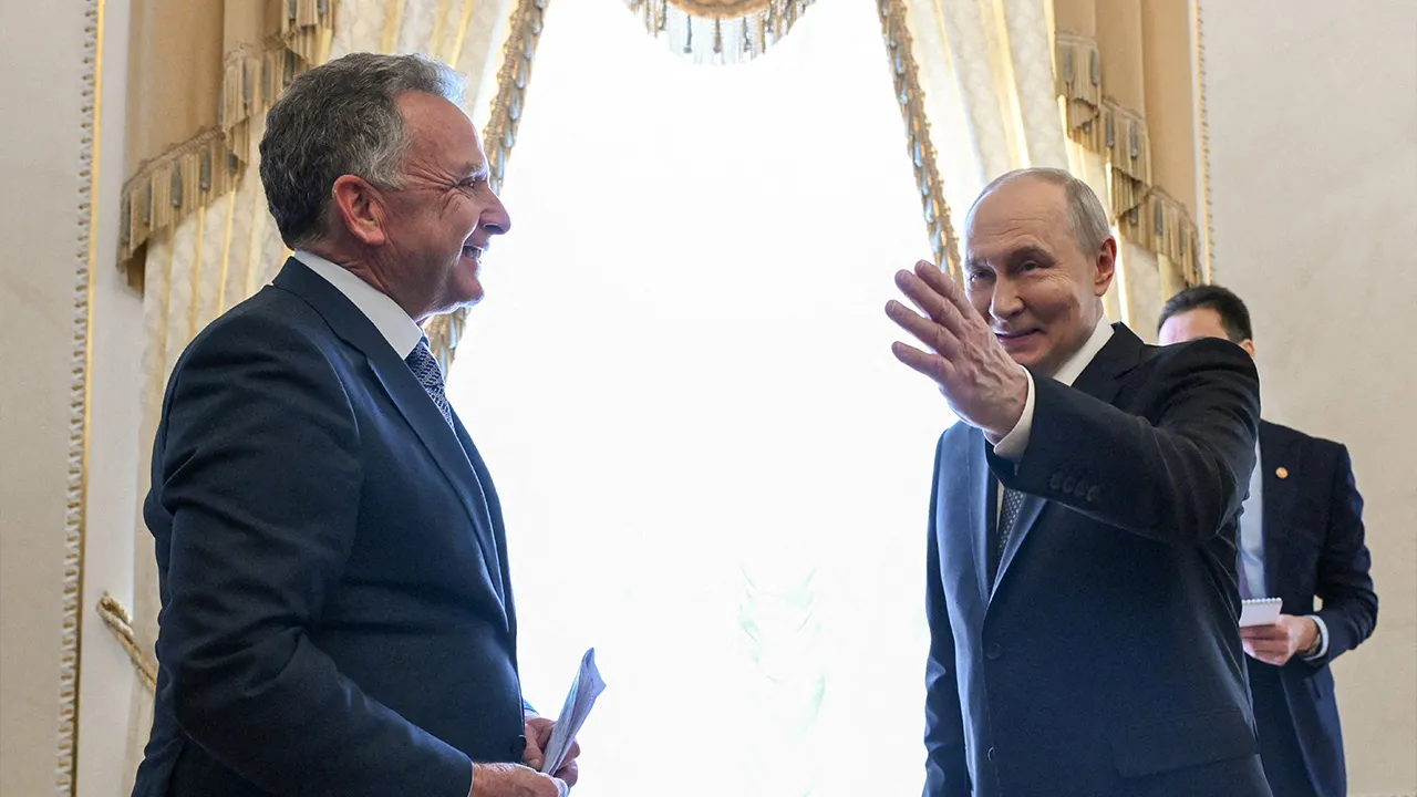 Russian President Vladimir Putin shows the way to US special envoy Steve Witkoff during a meeting at the Constantine Palace in Saint Petersburg, Russia, October 21, 2026. Sputnik/Kristina Solovyova/Pool via REUTERS
