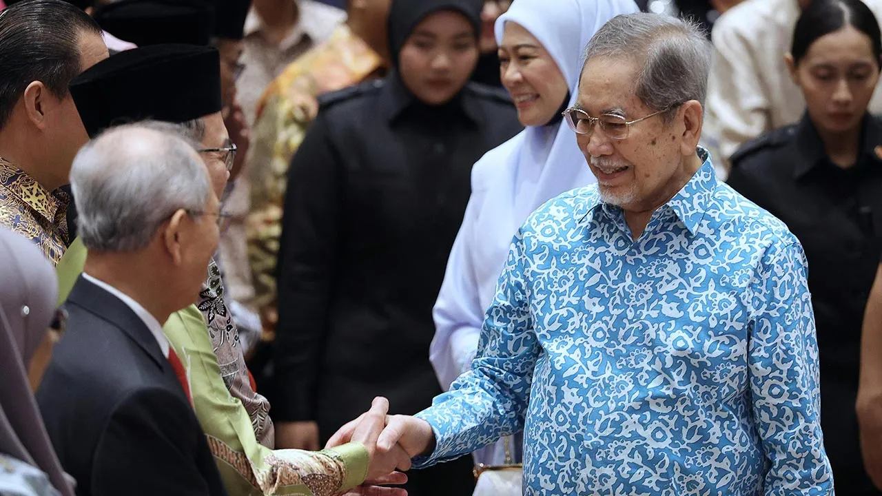 KUCHING, 1 Okt - Yang Dipertua Negeri Sarawak Tun Dr Wan Junaidi Tuanku Jaafar menghadiri majlis Syarahan Negarawan bertajuk Menulis Semula Sejarah Sarawak Dari Perspektif Kearifan Tempatan, di Wisma Melayu Sarawak, hari ini. - fotoBERNAMA (2026) HAK CIPTA TERPELIHARA