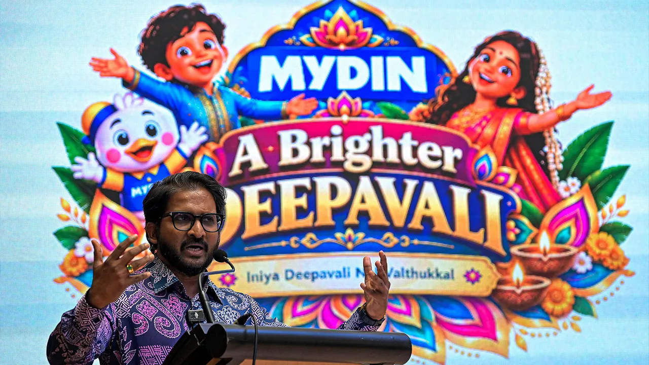 SEREMBAN, 8 Okt - Timbalan Menteri Perpaduan Yuneswaran Ramaraj berucap pada majlis pelancaran A Brighter Deepavali di Mydin Seremban 2, hari ini.  - fotoBERNAMA