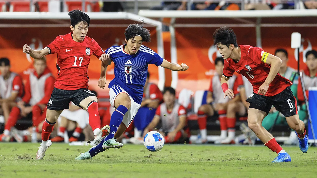 South Korea's Yang Min-hyeok (17) and Lee Gi-hyuk (6) challenge Japan's Yumeki Yokoyama (11) in the men’s final in football at the Asian Games in Toyota, central Japan, Saturday, Oct. 3, 2026. (Taichi Nagahisa/Kyodo News via AP)