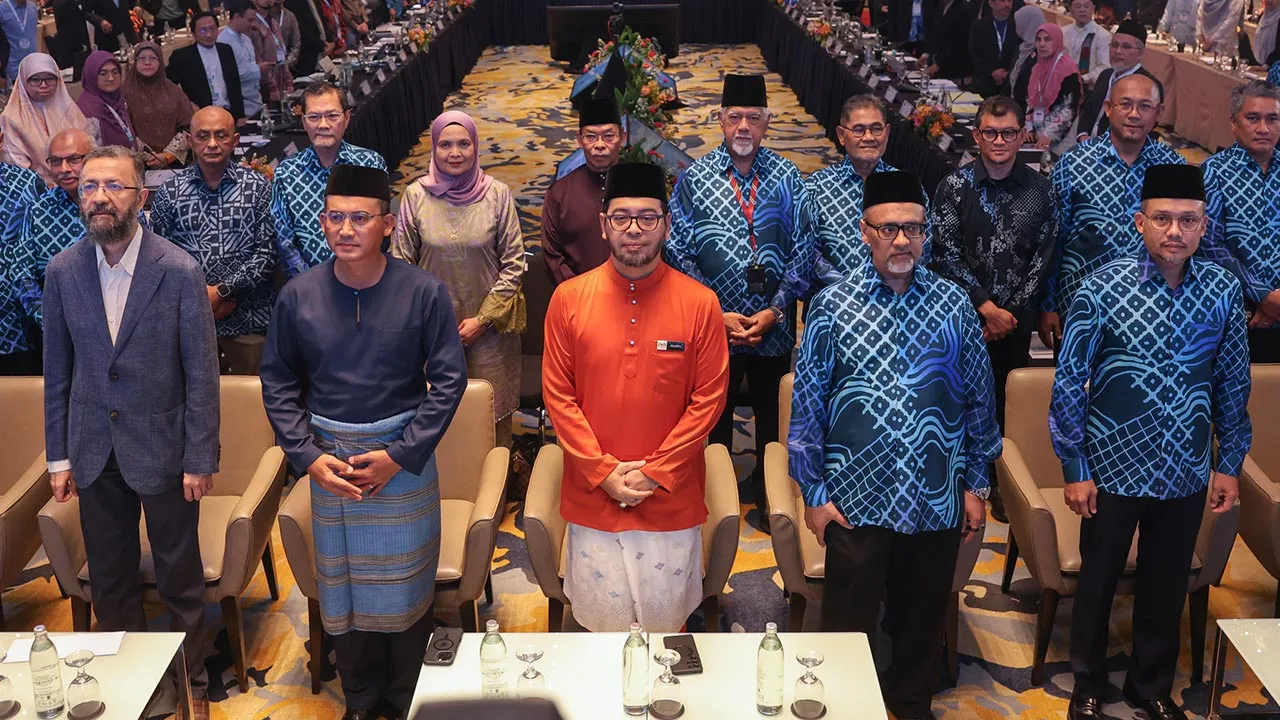 Kuala Lumpur , 2 October 2026. Menteri di Jabatan Perdana Menteri (Hal Ehwal Agama) , Zulkifli Hasan hadir ke Persidangan Meja Bulat Cendikiawan Syariah Antarabangsa (iSHAR) 2026 di InterContinental Hotel Kuala Lumpur.Astro AWANI / SHAHIR OMAR