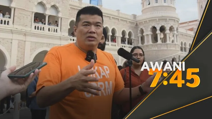 Albert Tei tarik perhatian dengan berbaju oren di himpunan