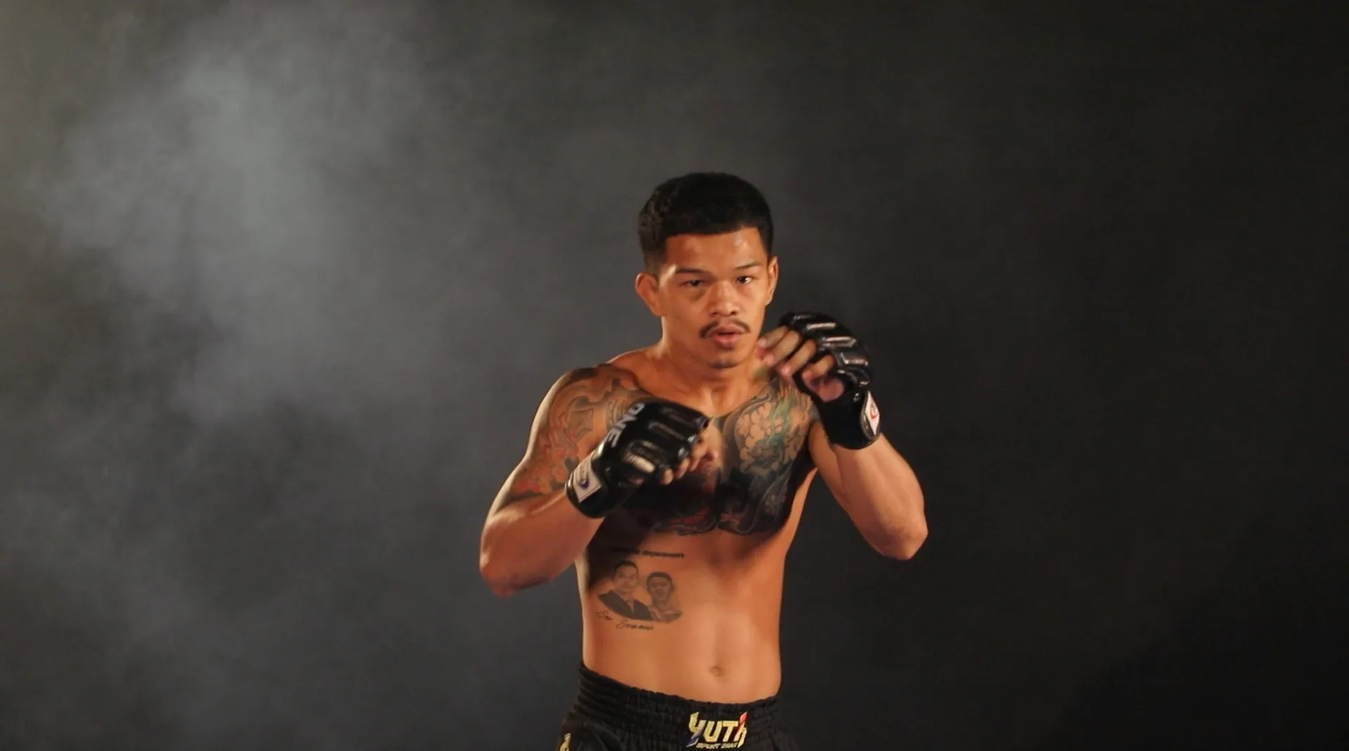 Kongthoranee shows of his shadowboxing skills