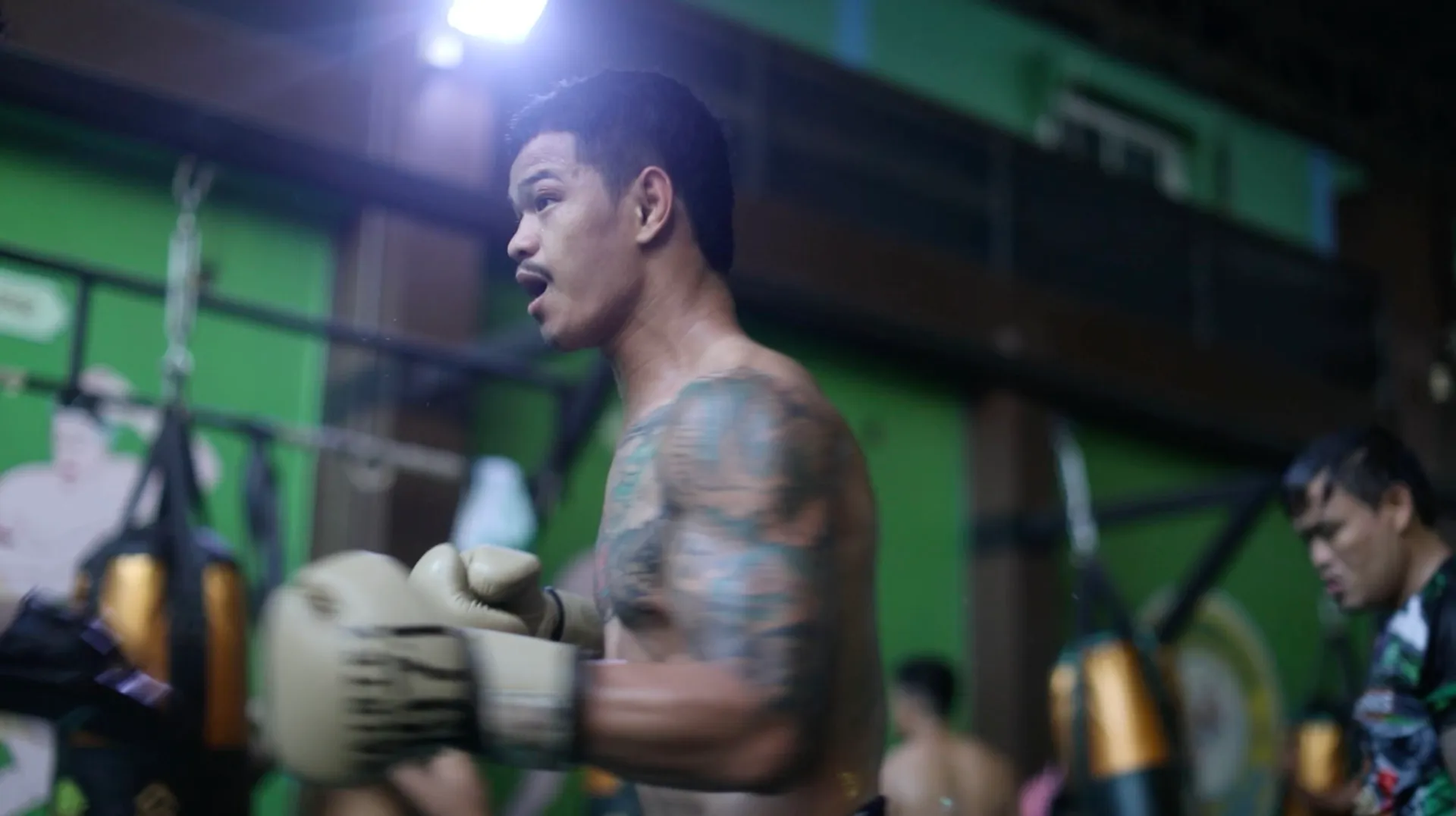 Kongthoranee trains before his fight