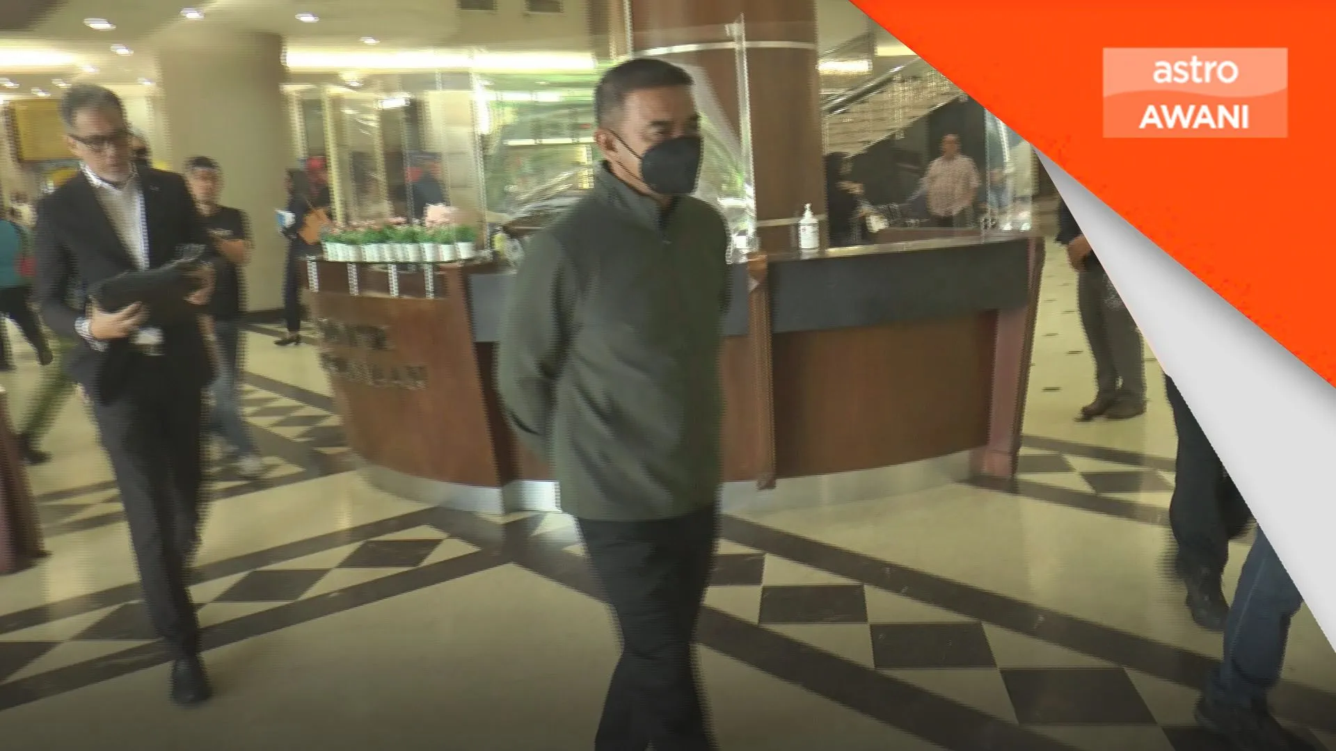 Bekas Panglima Tentera Darat, isteri dibicarakan bersama