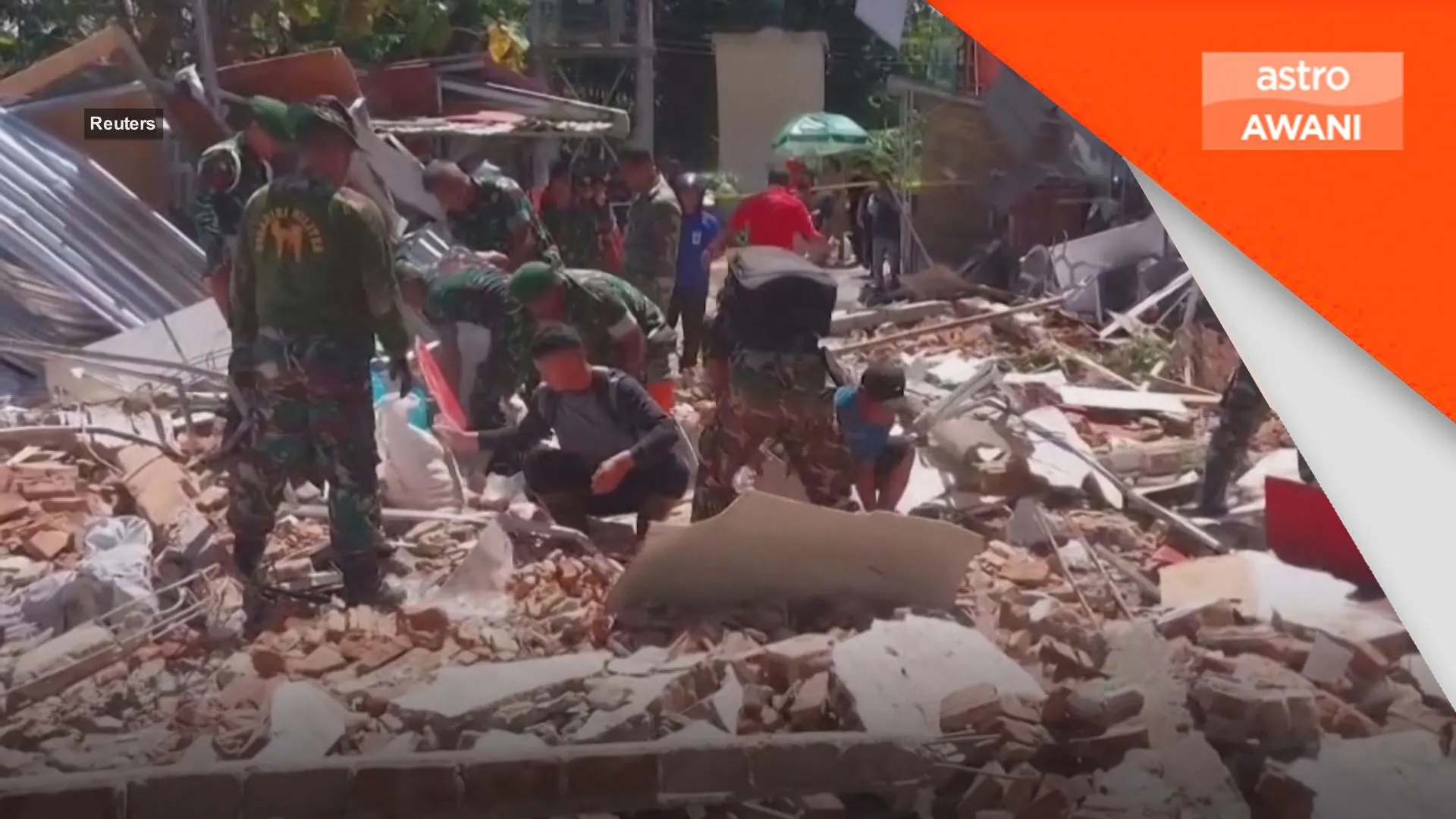 Seorang maut gempa bumi magnitud 7.6 di Indonesia