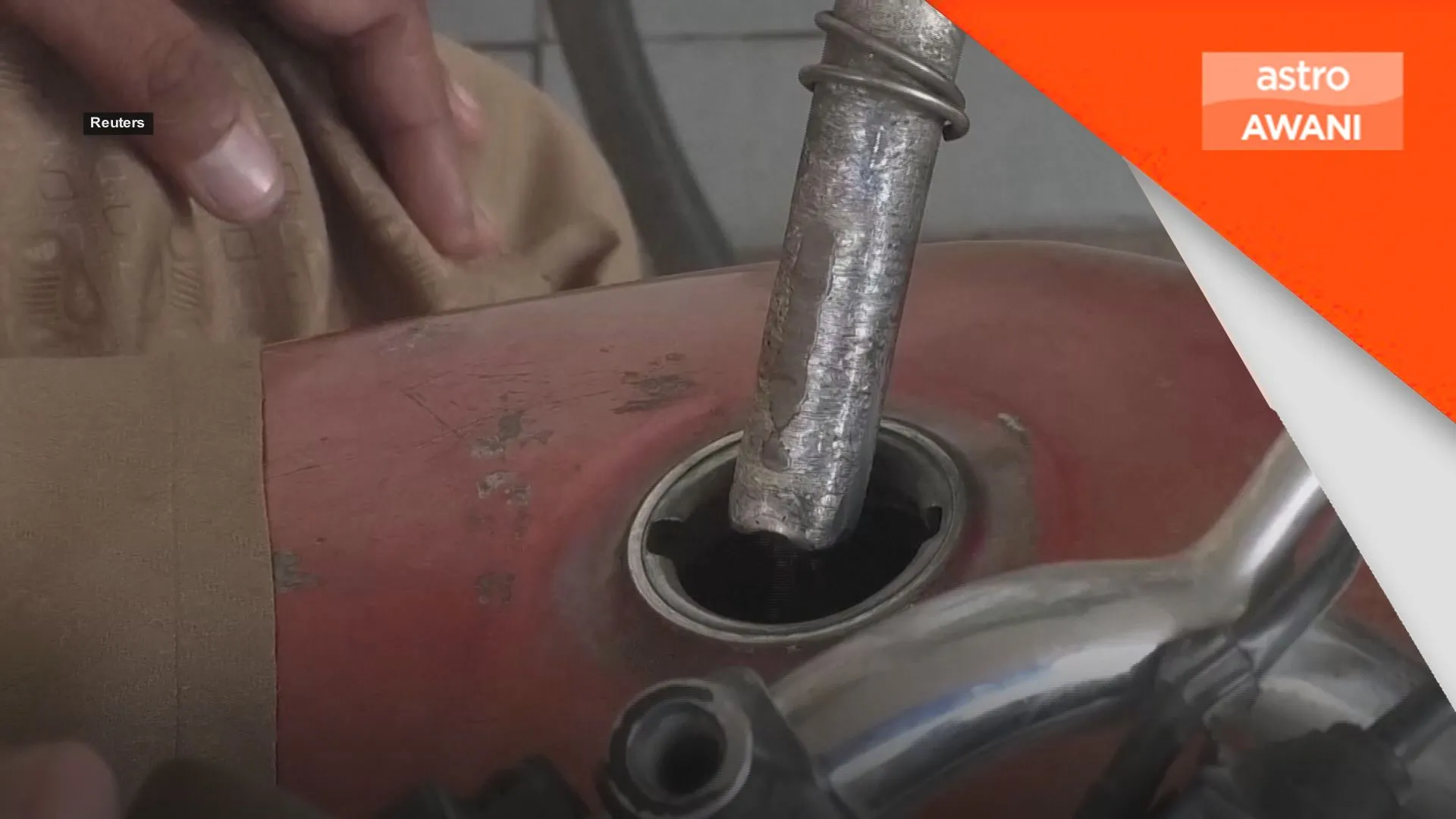 Harga petrol Pakistan turun 80 Rupee