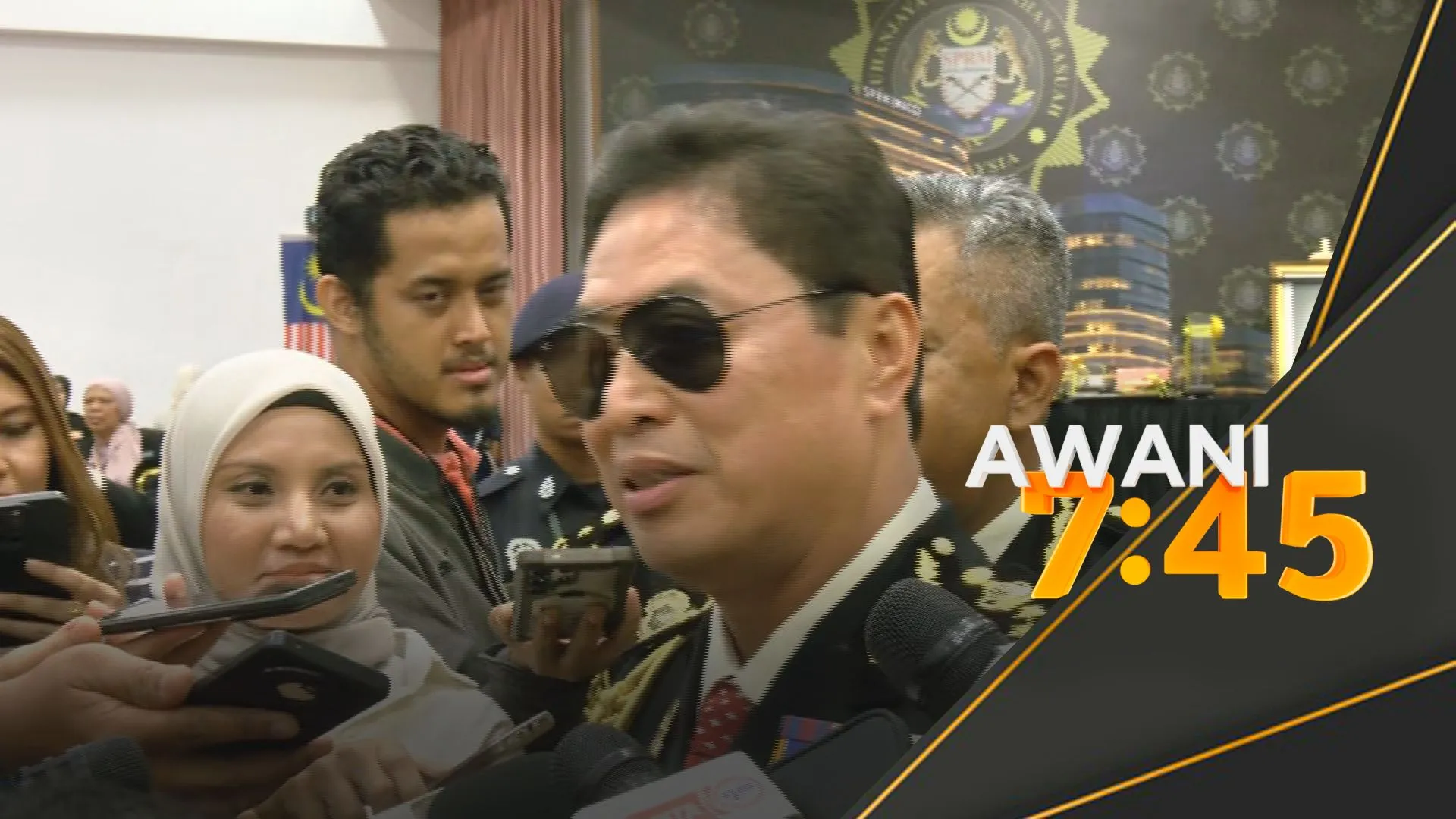 'Saya akan terus berkhidmat selagi tenaga ada' - Azam Baki