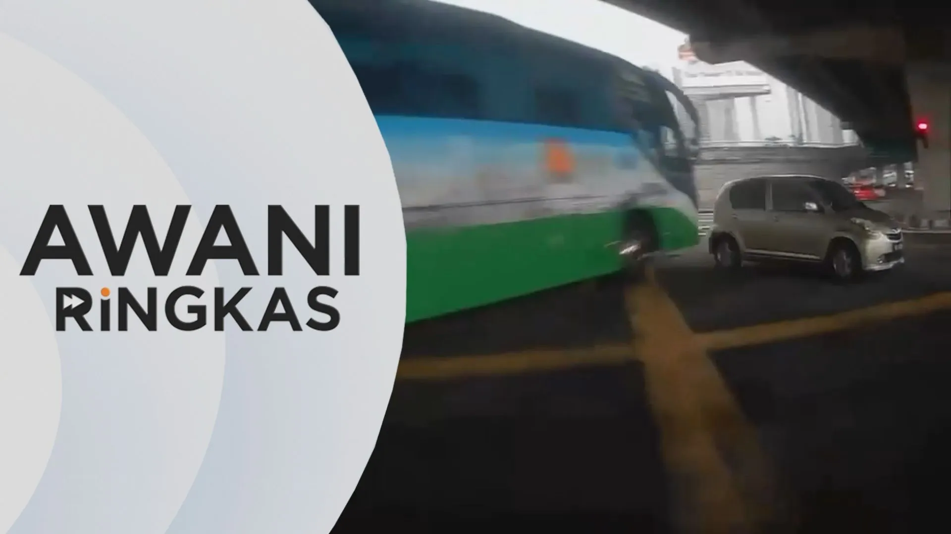 AWANI Ringkas: Pemandu bas langgar lampu isyarat, rempuh tiga kereta ditahan