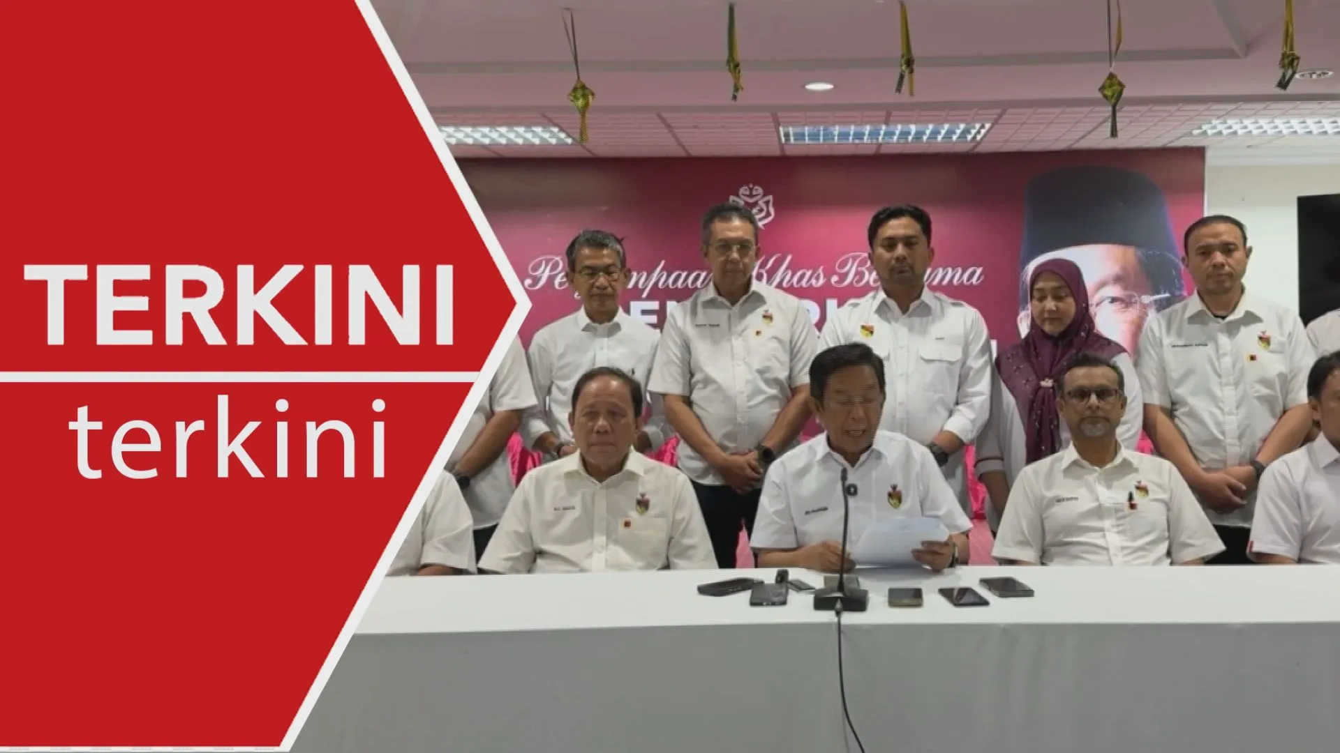 [TERKINI] 14 ADUN UMNO BN Negeri Sembilan tarik sokongan terhadap Menteri Besar