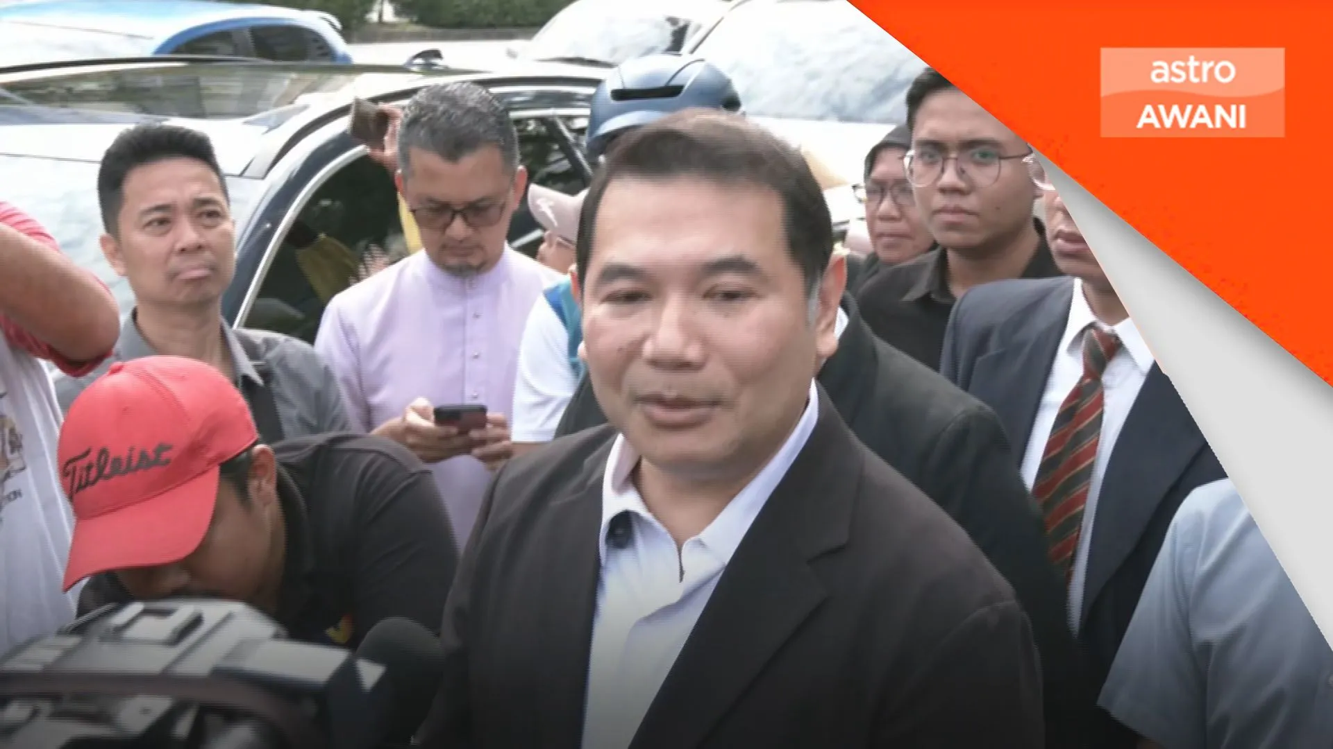 Rafizi tiba di Ibu Pejabat SPRM rekod keterangan hari pertama