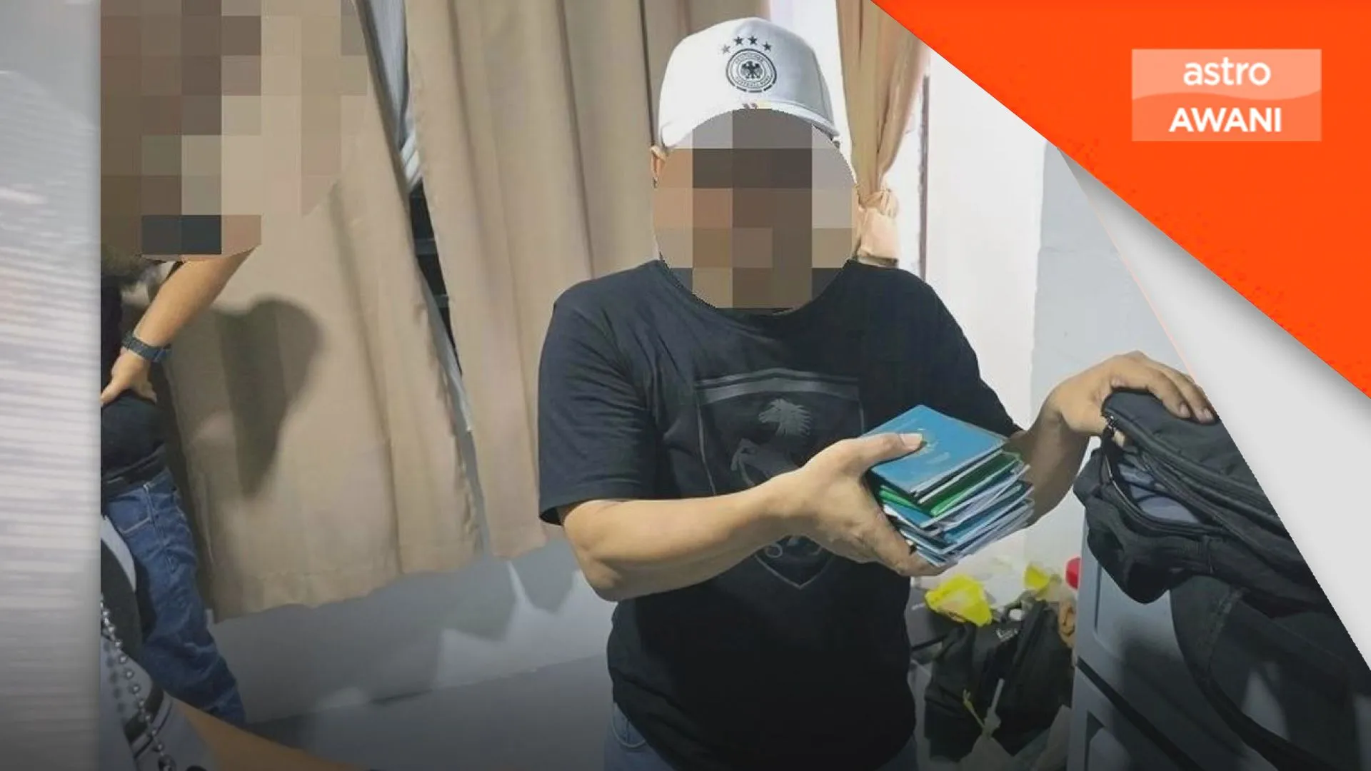 Dua dalang sindiket cap Imigresen palsu ditahan