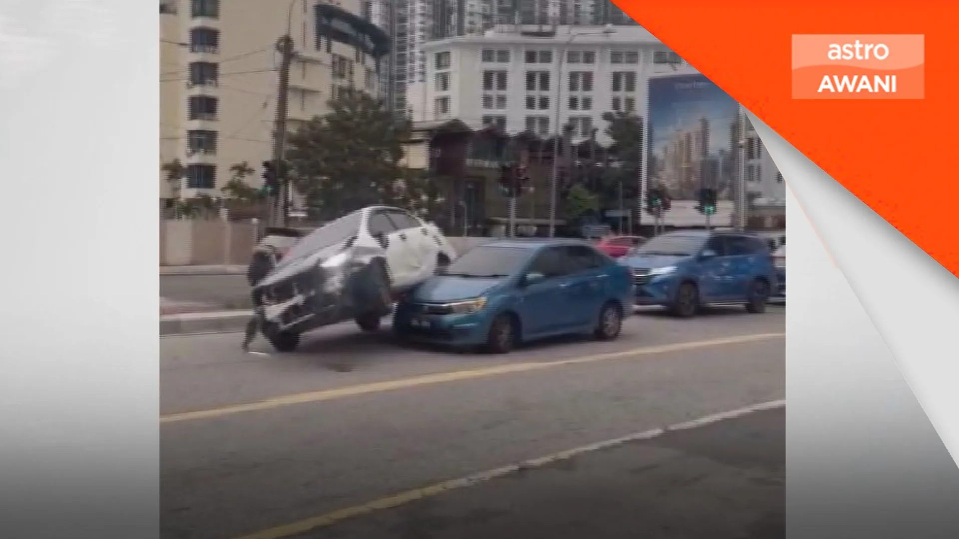 Cuba lari daripada polis, lelaki bawa pil yaba rempuh 2 kereta
