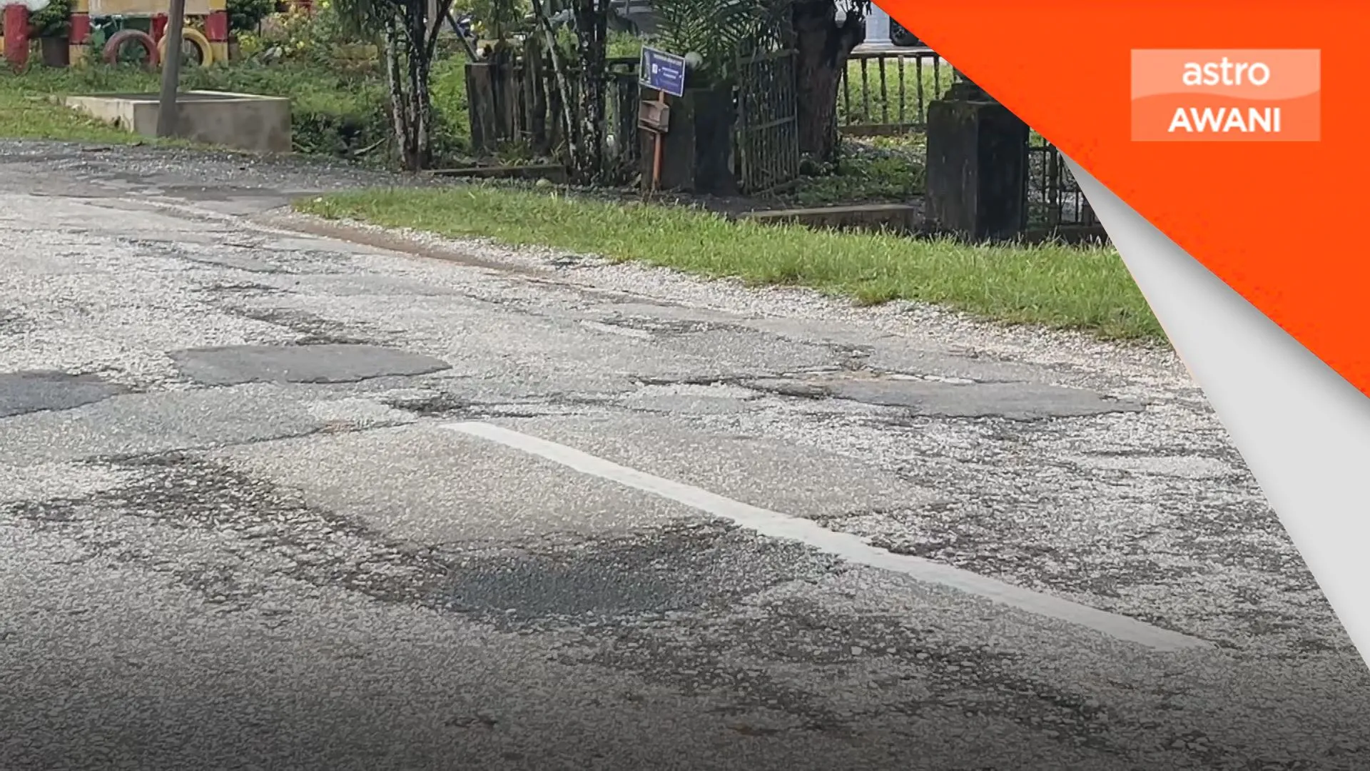 Penduduk Felda Chiku desak jalan utama diturap baharu