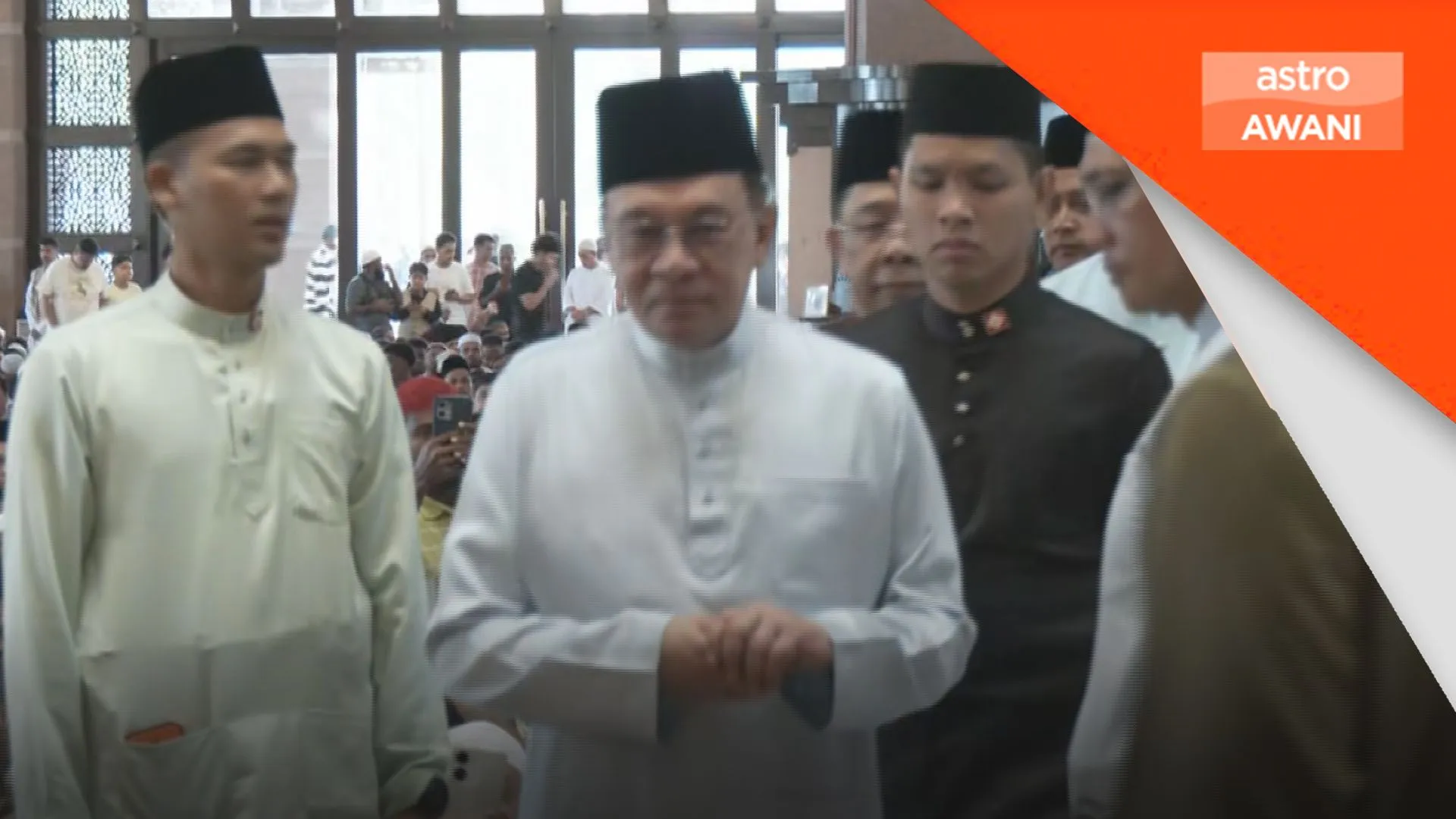 Lebih 10,000 jemaah solat Aidiladha bersama PM Anwar
