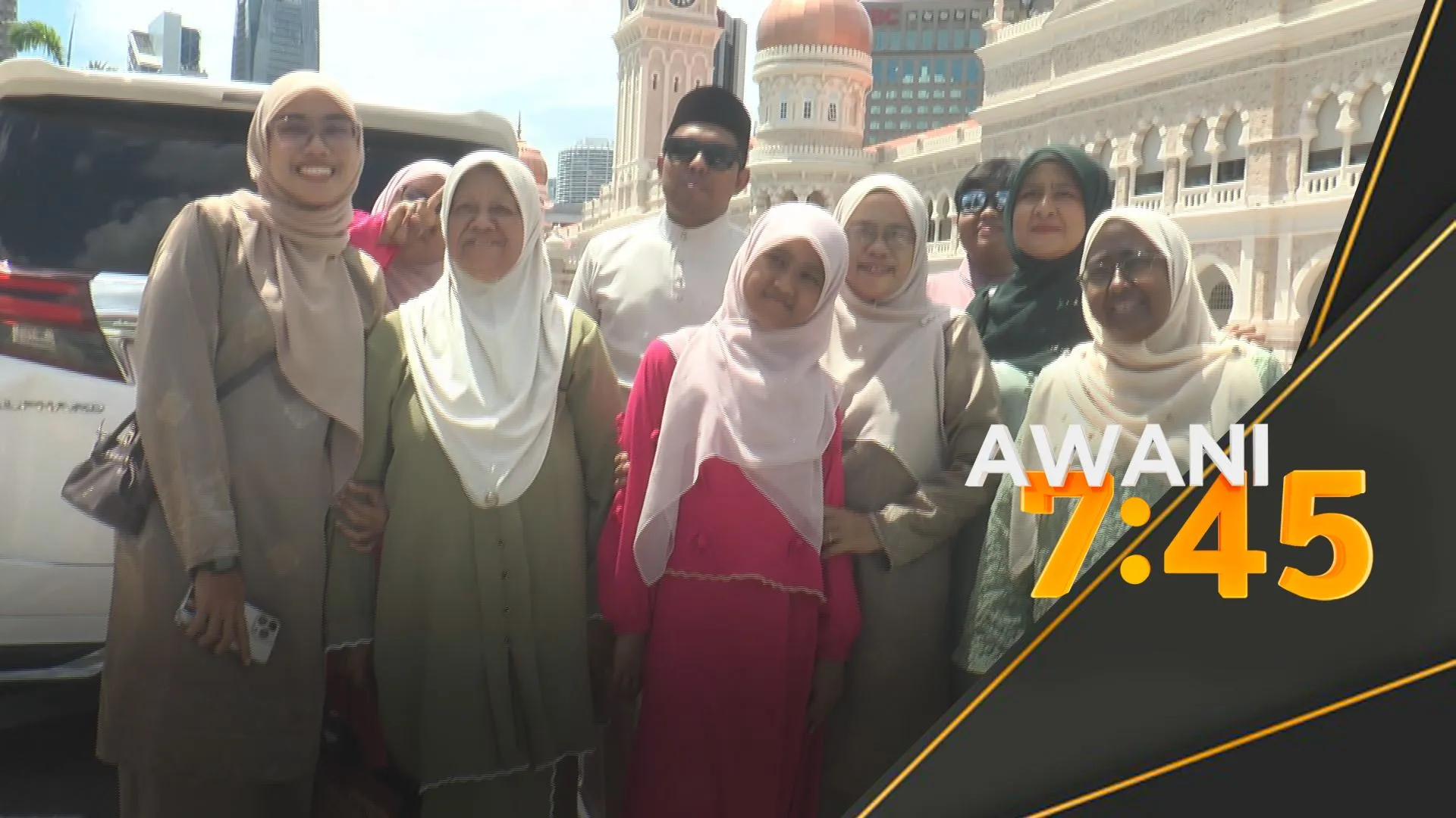 Dataran Merdeka, Pasar Seni tumpuan cuti perayaan.