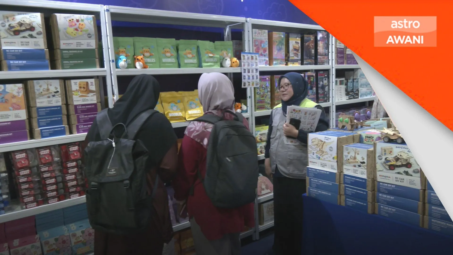 Baucar Buku MADANI RM100 diteruskan, walau ekonomi mencabar - PM