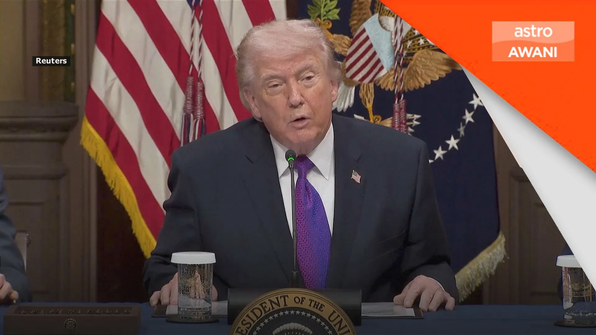 Tangan Trump lebam akibat kerap berjabat tangan