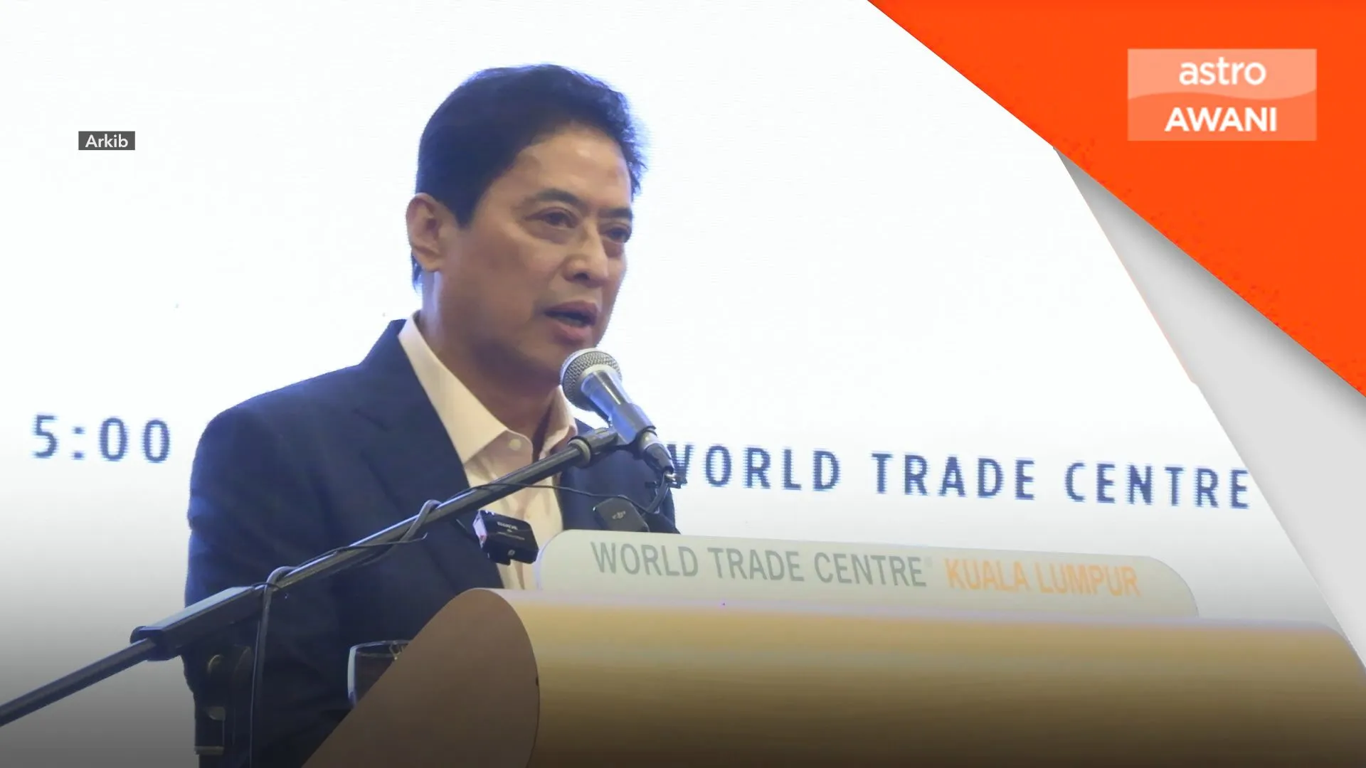 Azam Baki fail saman fitnah terhadap Albert Tei Rabu ini