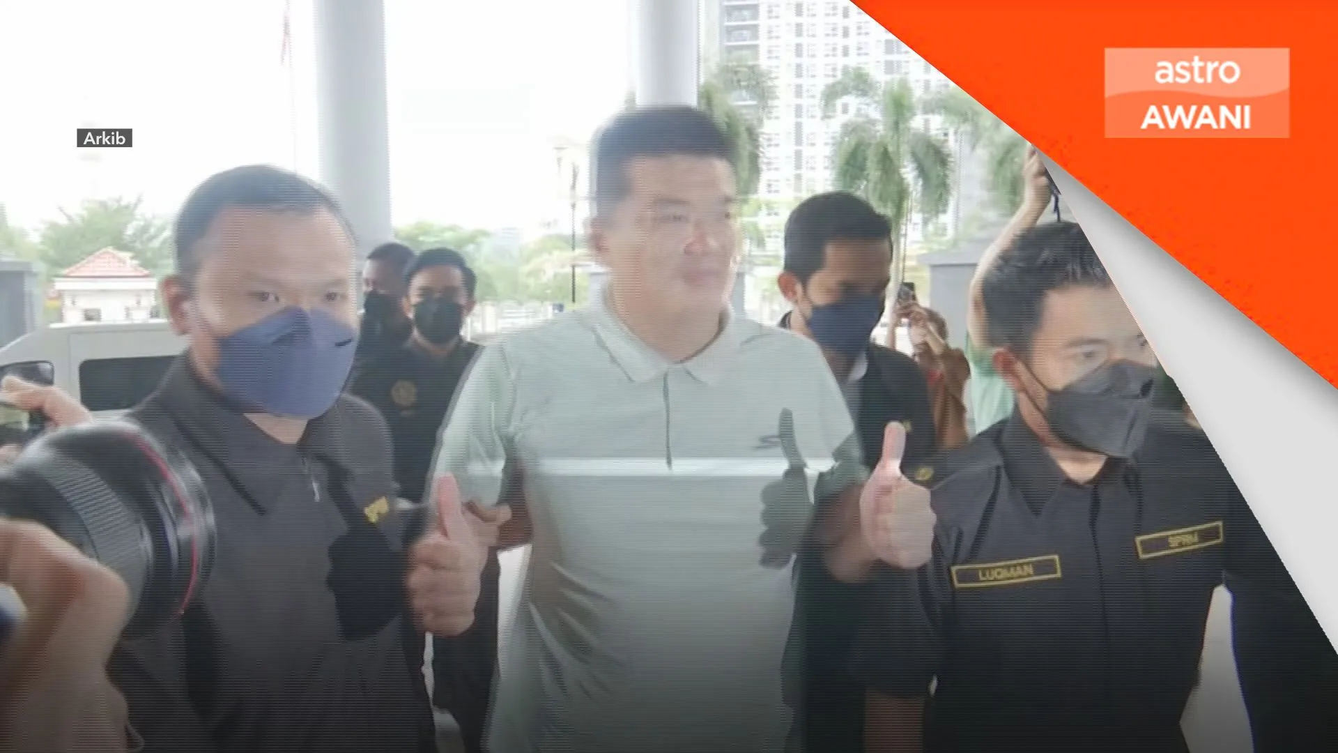 Azam Baki saman fitnah Albert Tei
