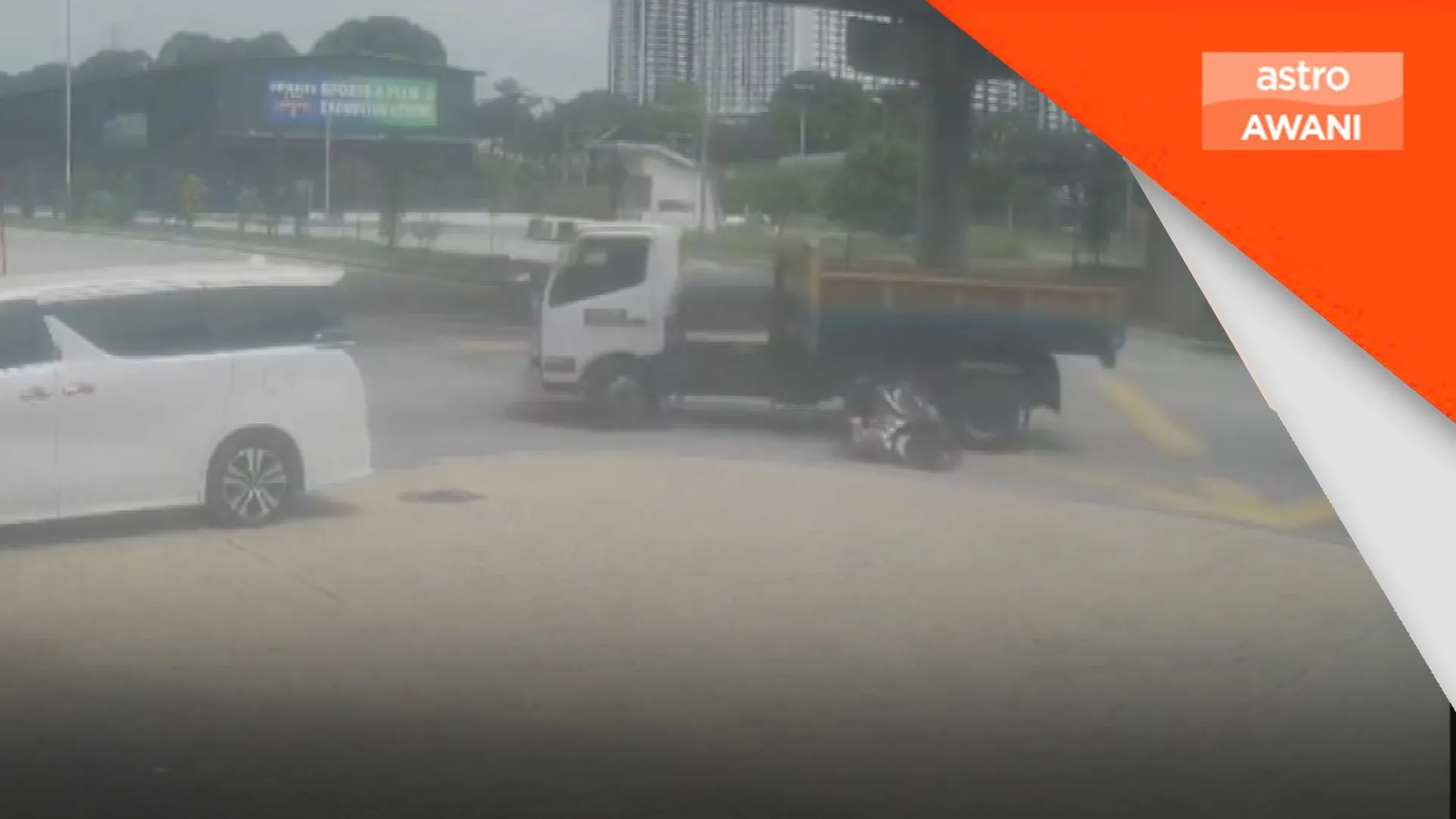 Pelajar tingkatan lima maut digilis lori