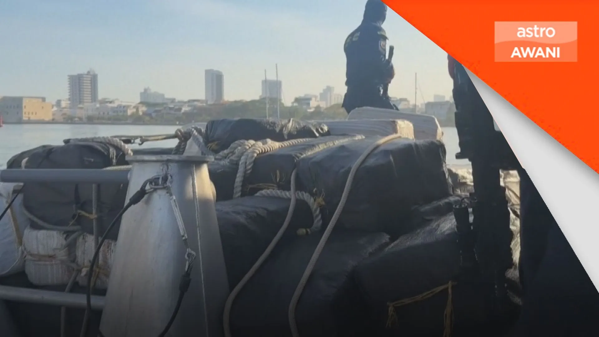 Tentera Laut Colombia rampas lebih 5 tan kokain di Caribbean