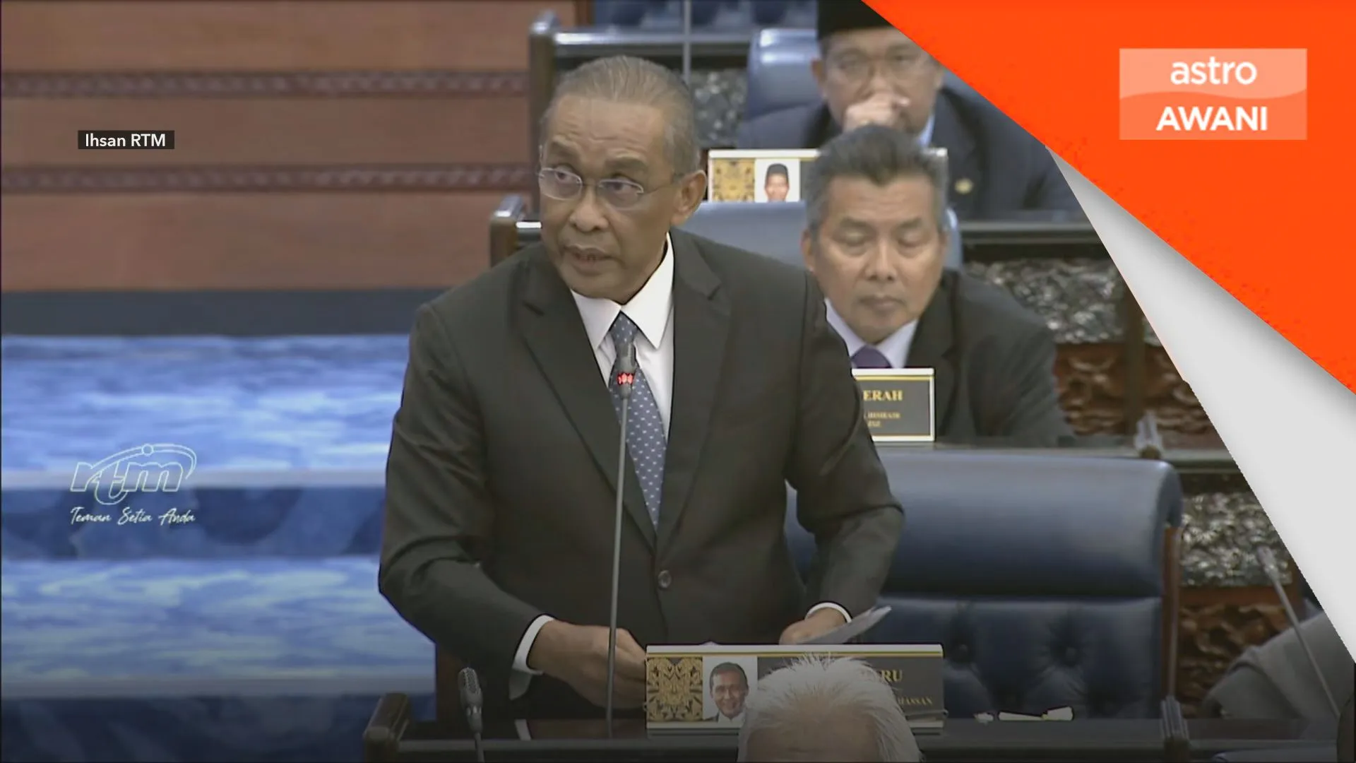 Isu Ketua Pembangkang: 'PAS buli Bersatu' - Dewan Rakyat kecoh seketika