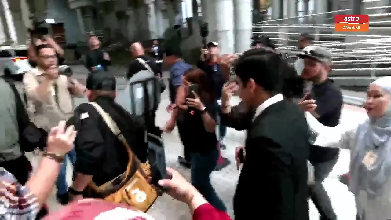 Syed Saddiq tiba di mahkamah untuk prosiding keputusan rayuan akhir
