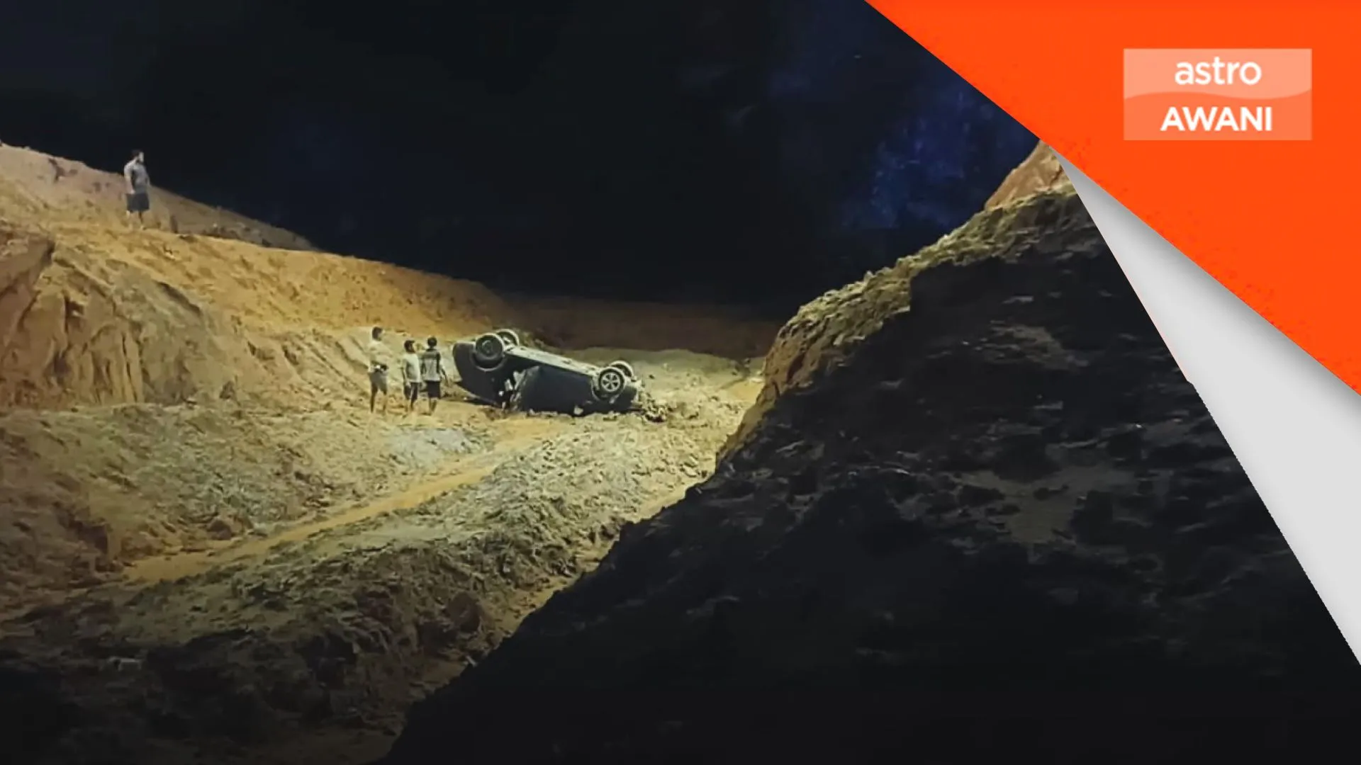Kemalangan: Lima warga China cedera, kereta terjunam dalam gaung di Machang