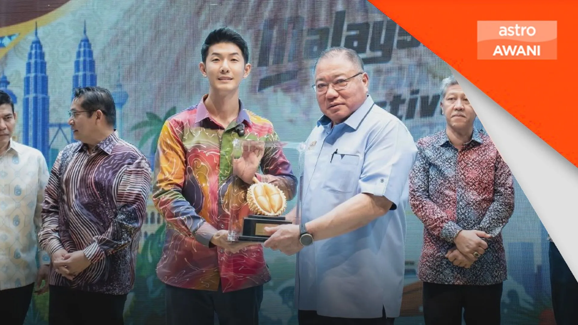 KLDX kongsi kisah durian Malaysia dengan dunia
