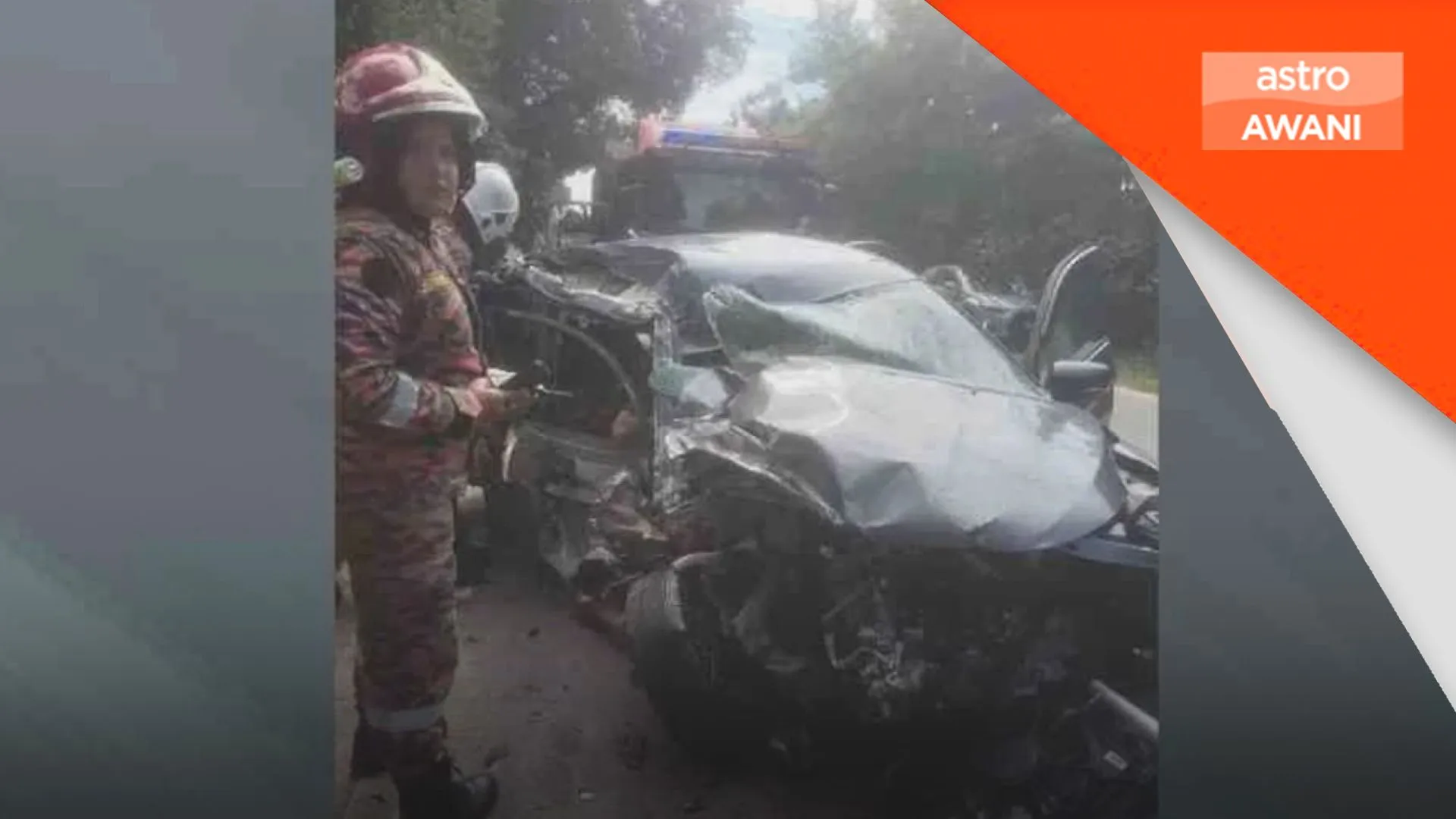 Guru parah, tiga pelajar cedera, kereta bertembung lori
