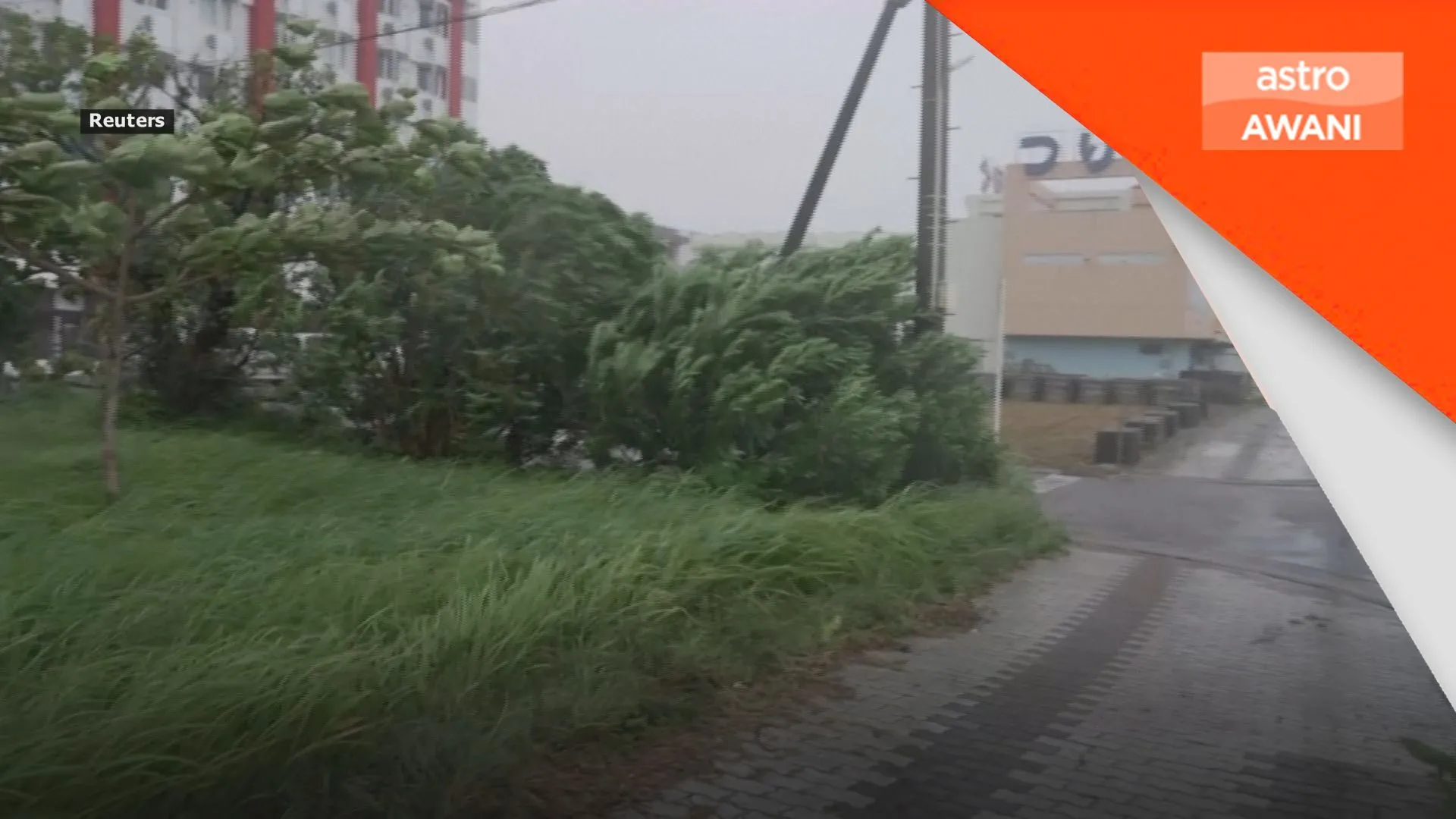 Taufan kuat landa Okinawa, lima cedera