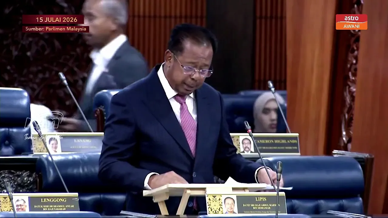 "Pegawai-pegawai, tulis elok-elok sikit jangan main hentam" - Speaker
