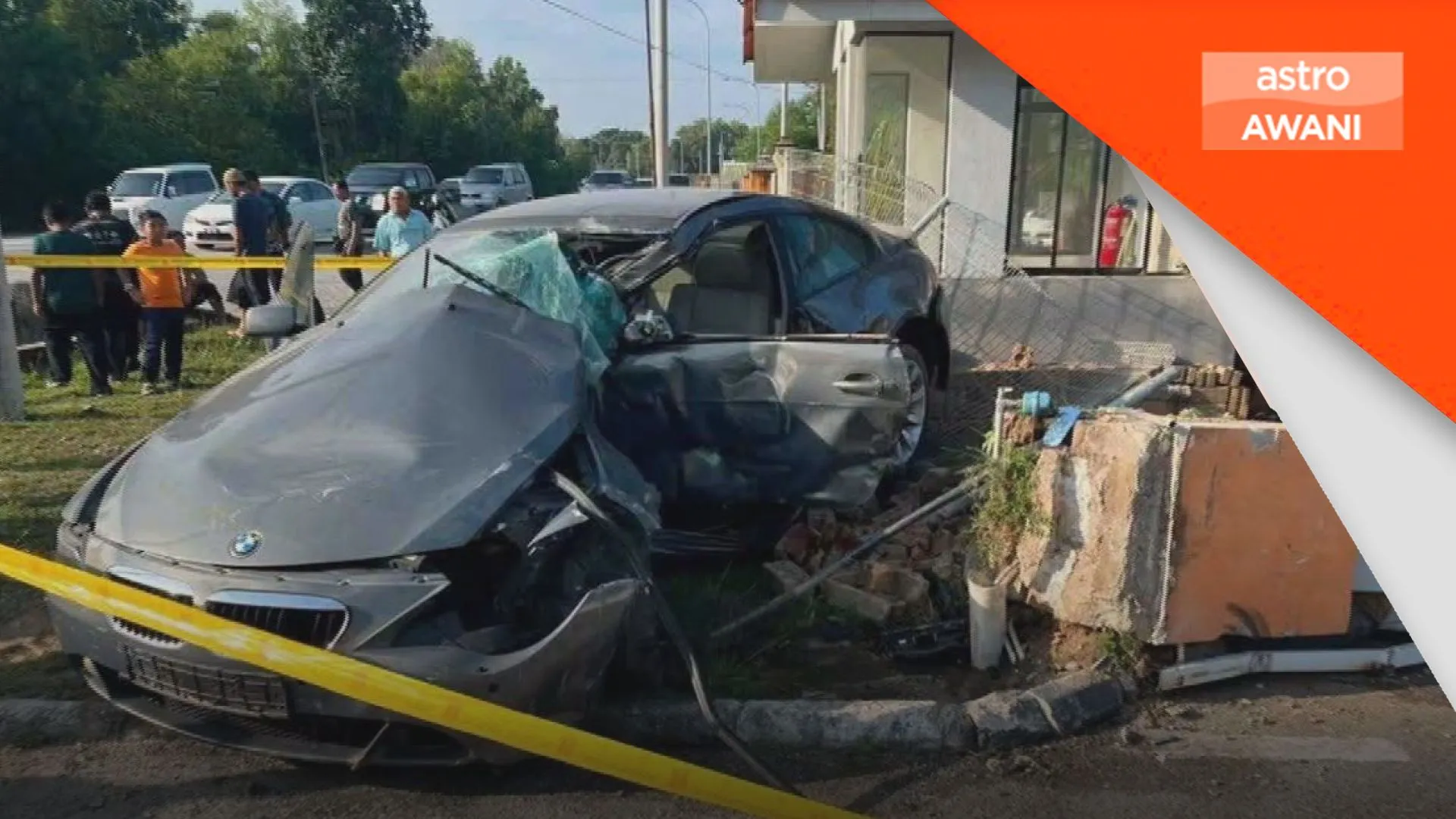 Lelaki 65 tahun maut selepas BMW terbabas rempuh pagar institut memandu