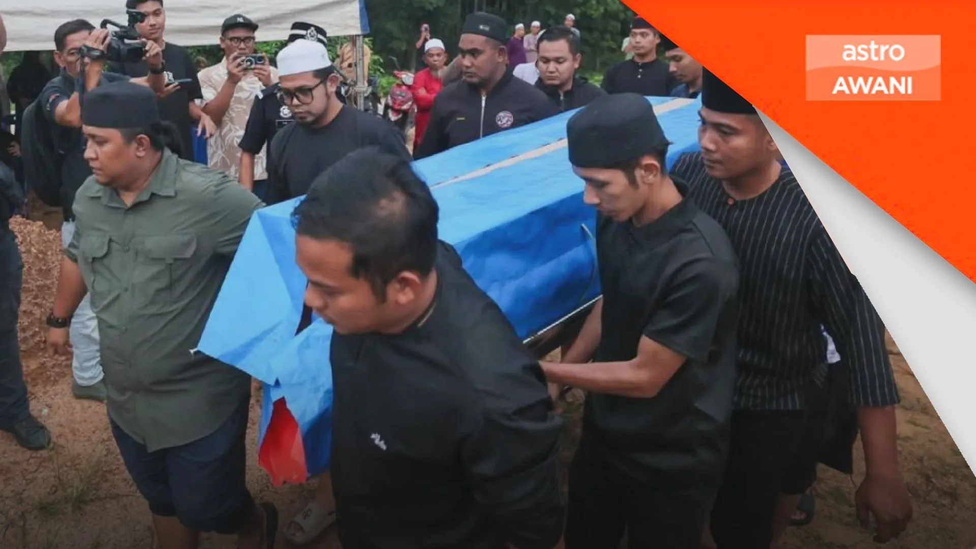 Anggota polis maut direnjat selamat dikebumikan