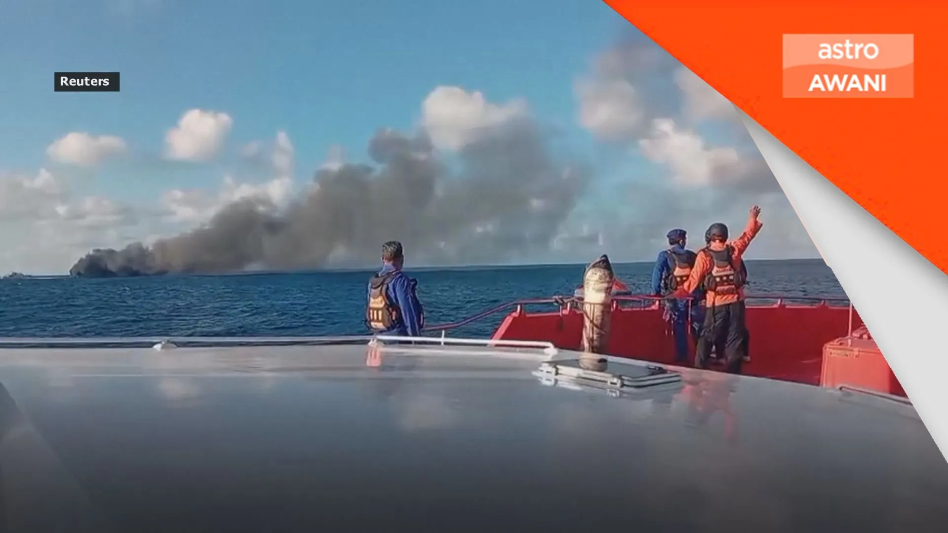 Lagi feri terbakar di Indonesia, 25 masih terperangkap