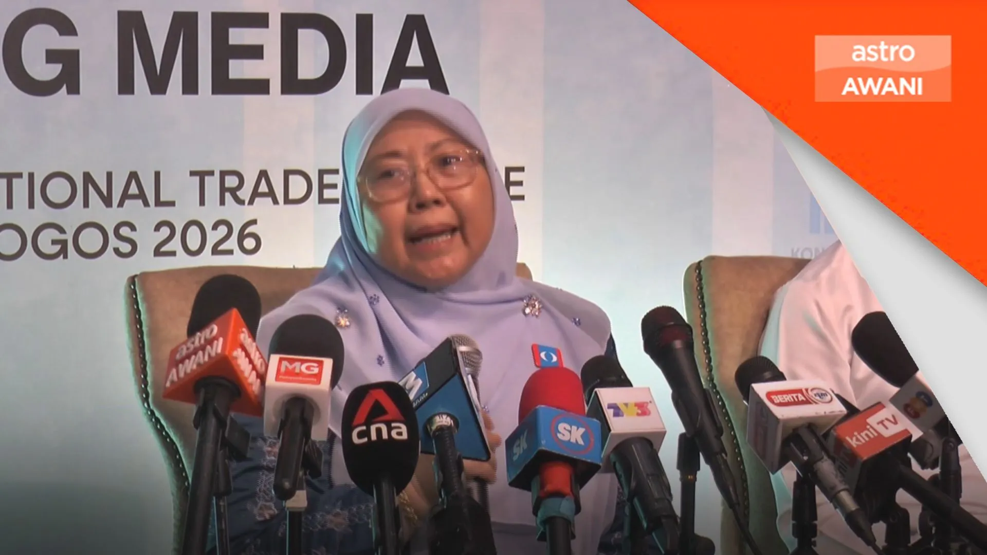 Cuti Nurul Izzah tiada had masa – Fuziah