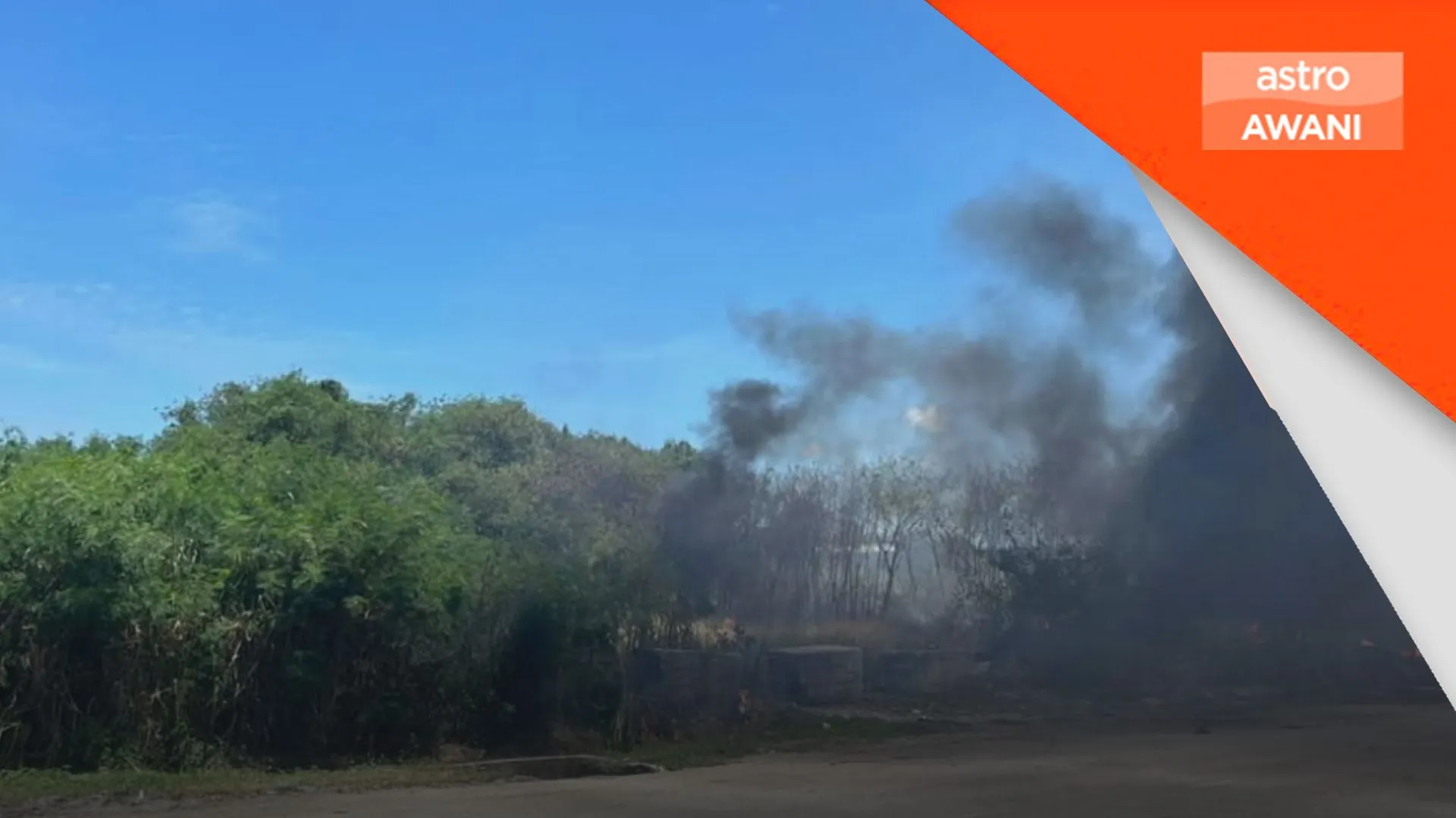 Hutan dua hektar di Pelabuhan Klang terbakar
