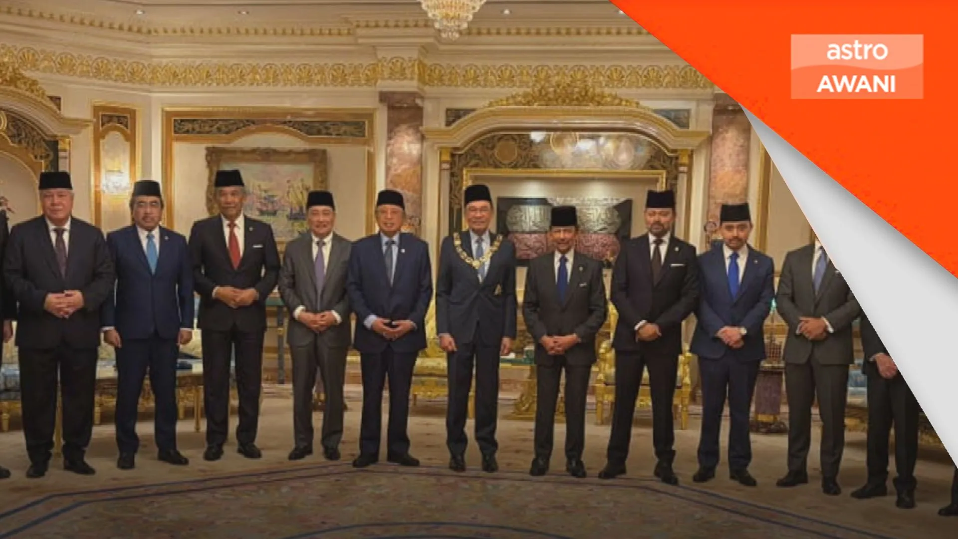 PM terima pingat kebesaran kerabat Brunei