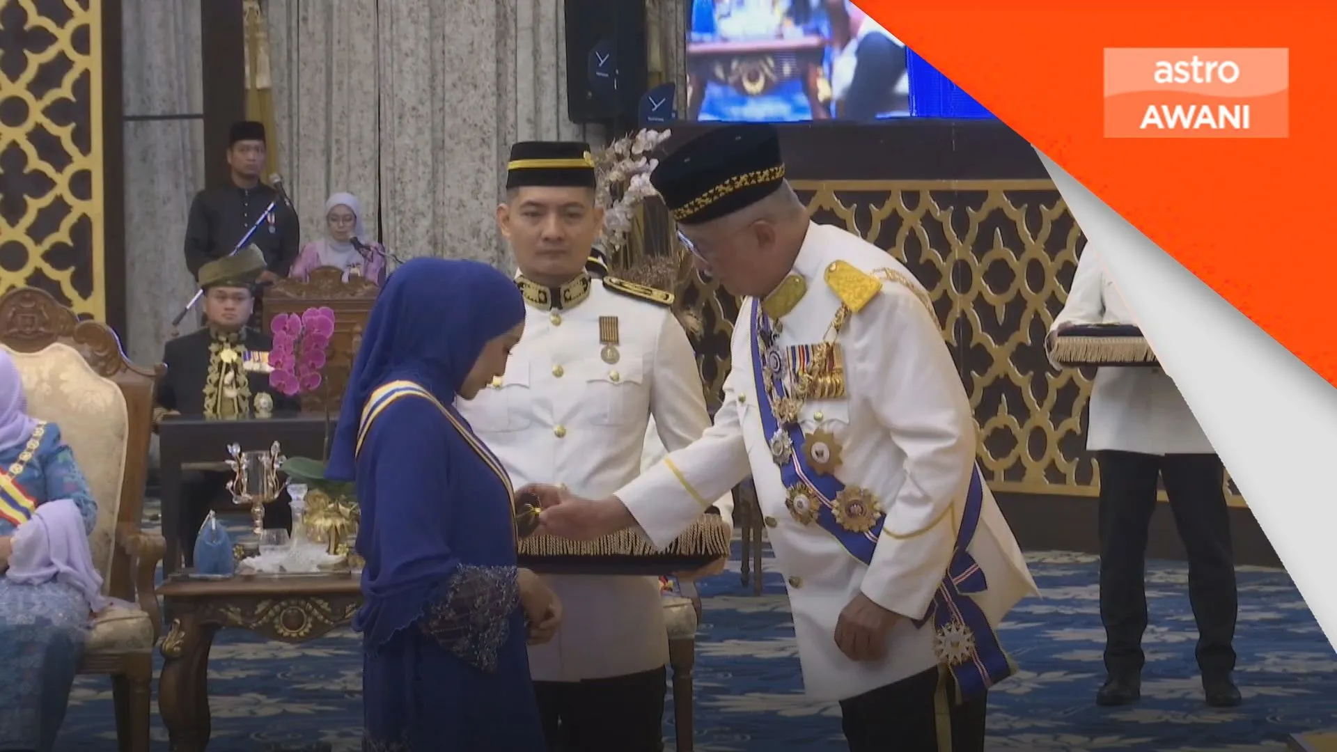 Ziana Zain dan Ashwad Ismail bergelar Datuk