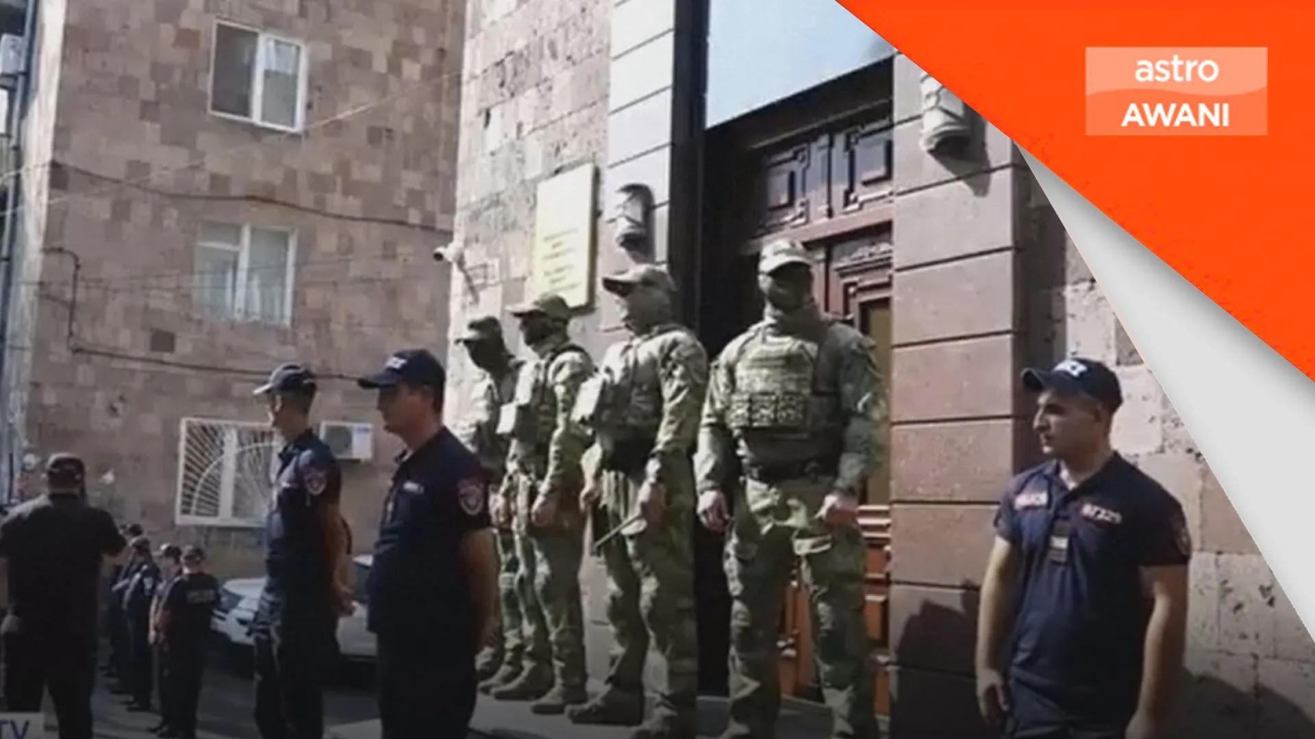 Bekas Presiden Armenia dan anak antara ditahan