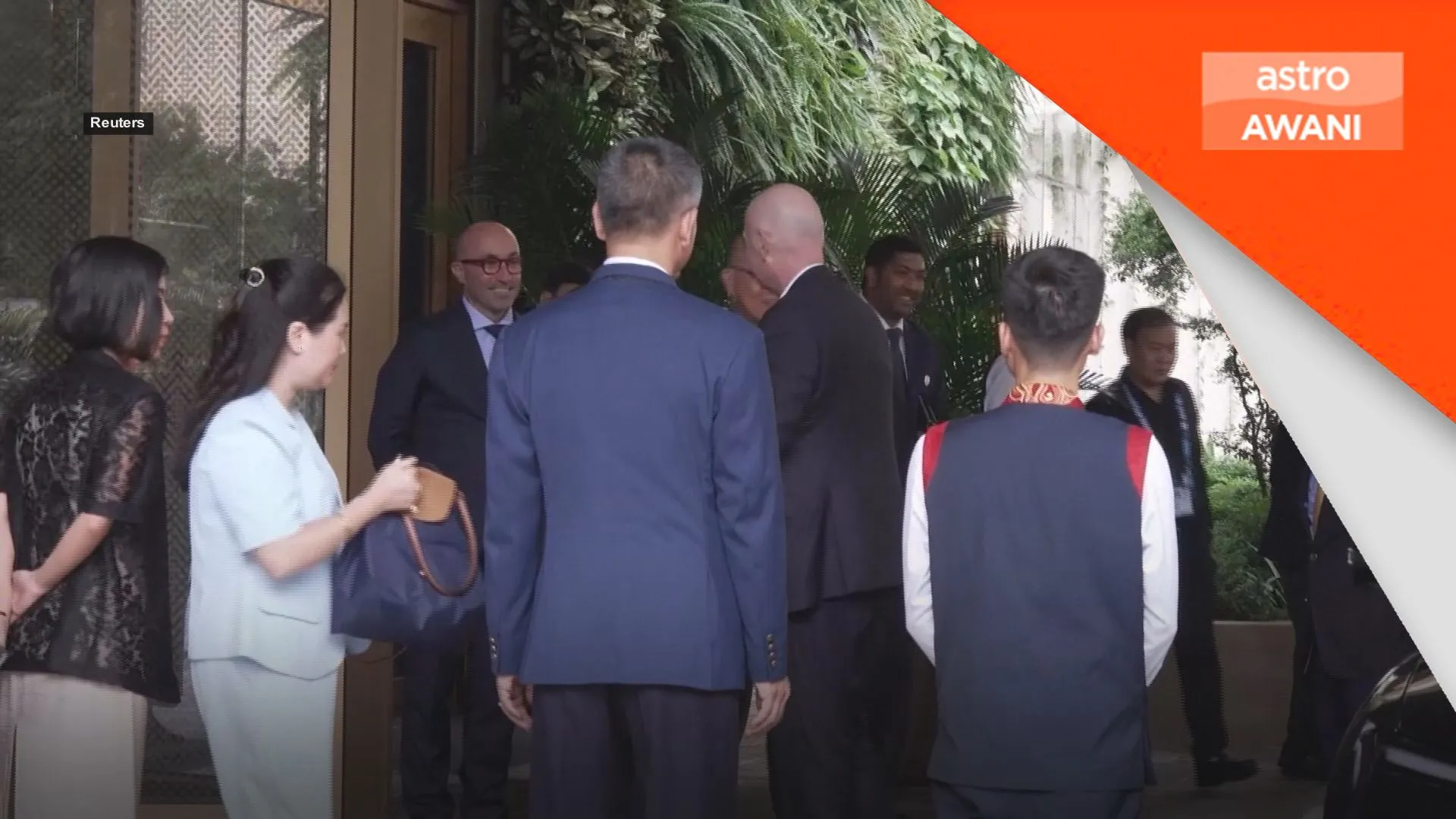 Presiden FIFA tiba di Hanoi menjelang final Vietnam-Thailand