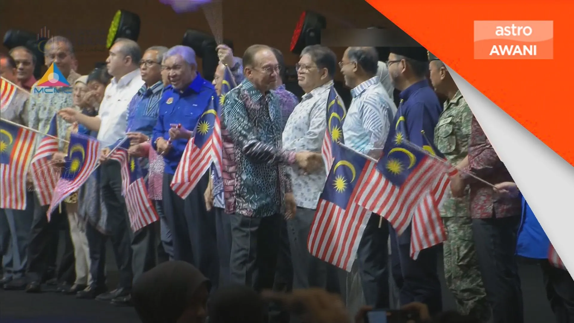 Wang diseleweng dikembalikan untuk rakyat - PM