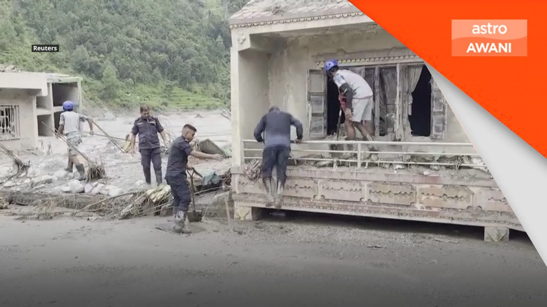 Disangka maut, wanita Nepal ditemui hidup selepas 10 hari tertimbus