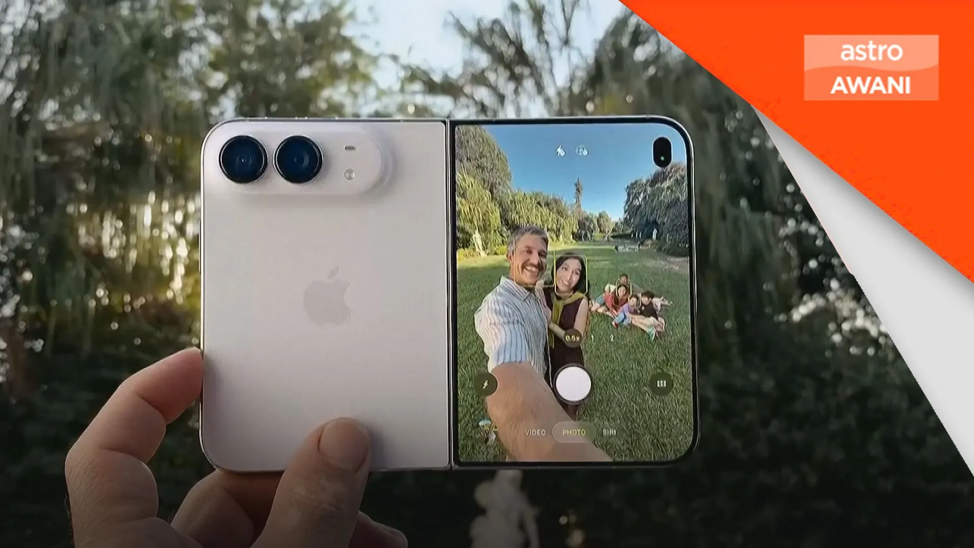 Apple perkenal iPhone boleh lipat pertama