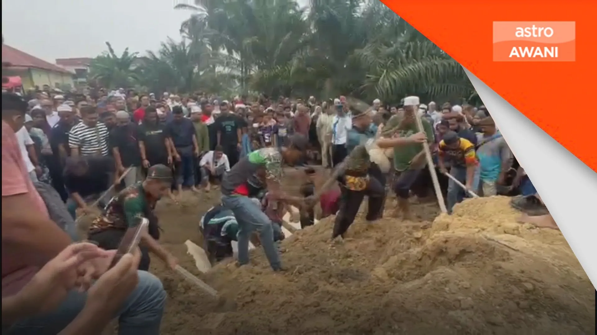 Jenazah empat sahabat selamat dikebumi